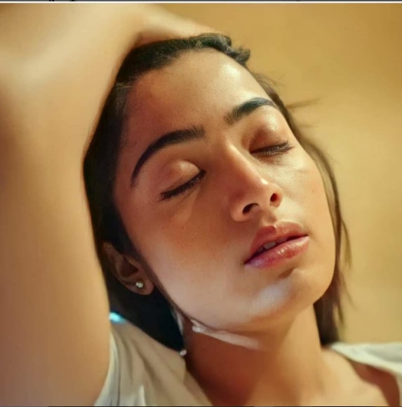  रश्मिका  अपने फैंस की पंसद नापंसद का खूब ख्याल रखती हैं