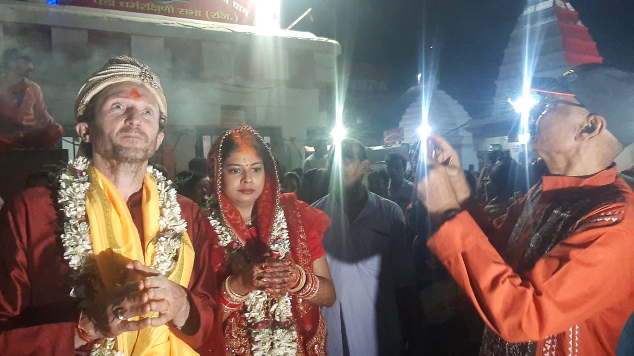 London Boy marries Indian girl