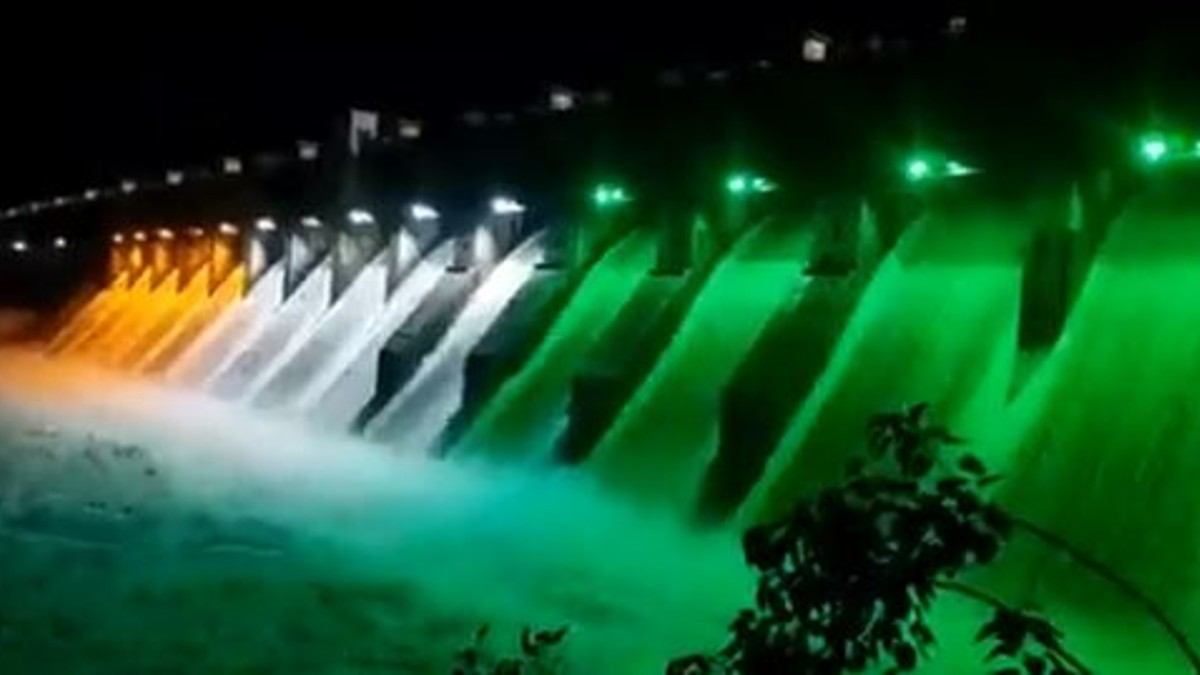 आजादी के रंग में रंगा पूरा देश 