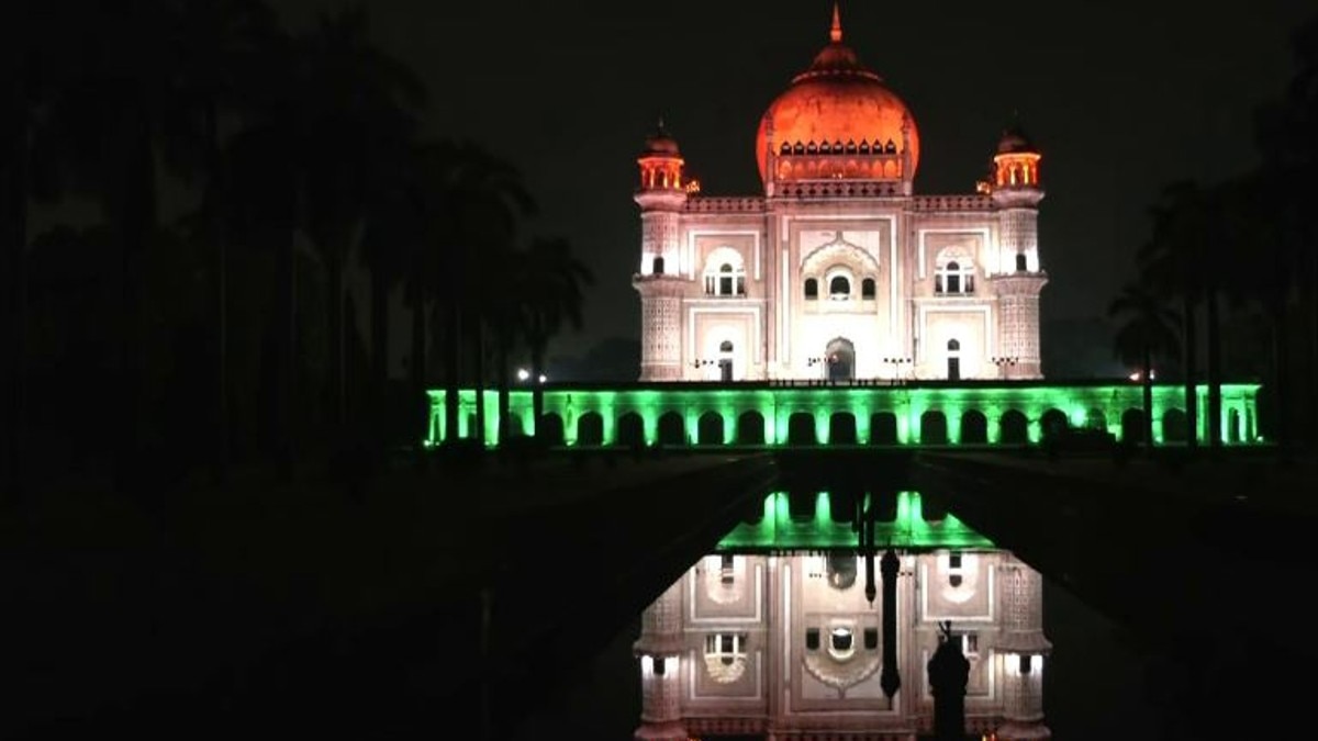 आजादी के रंग में रंगा देश 