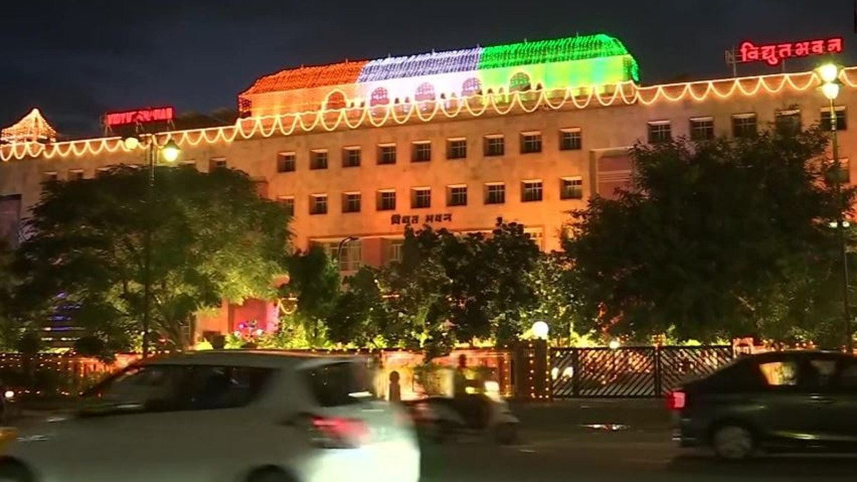 आजादी के रंग में रंगा देश 