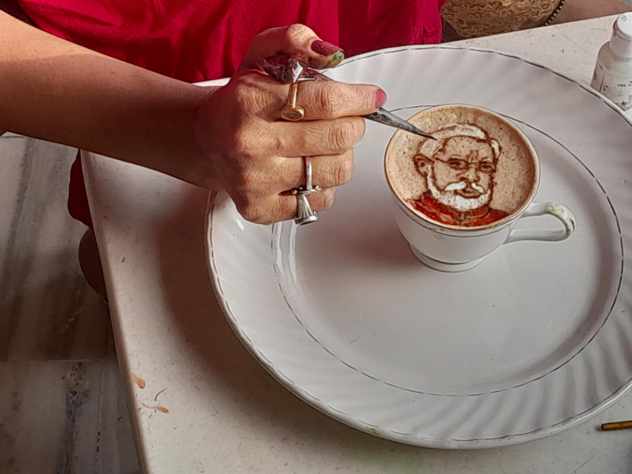 कॉफी से बनाई पीएम मोदी की तस्वीर