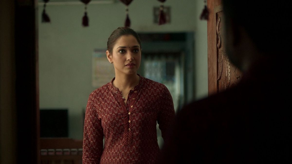 नवंबर स्टोरी