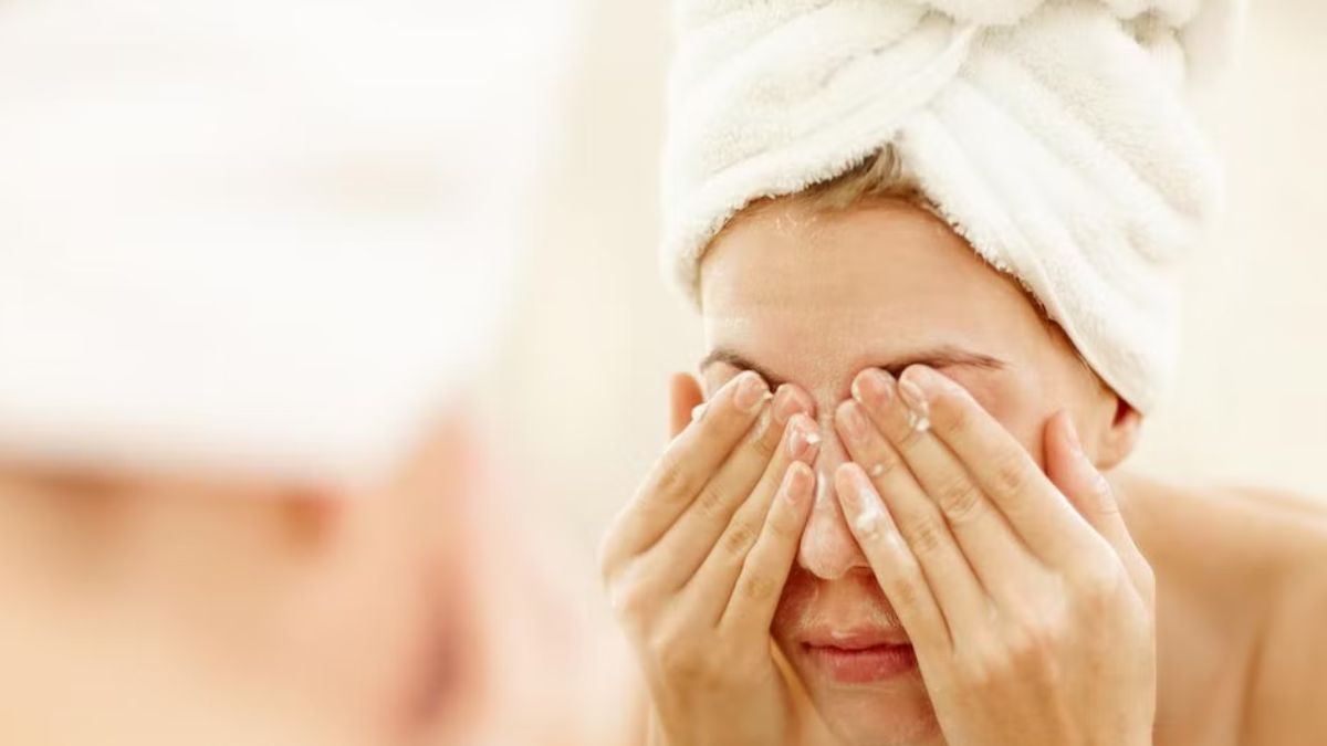 अच्छी तरह से चेहरा साफ करें