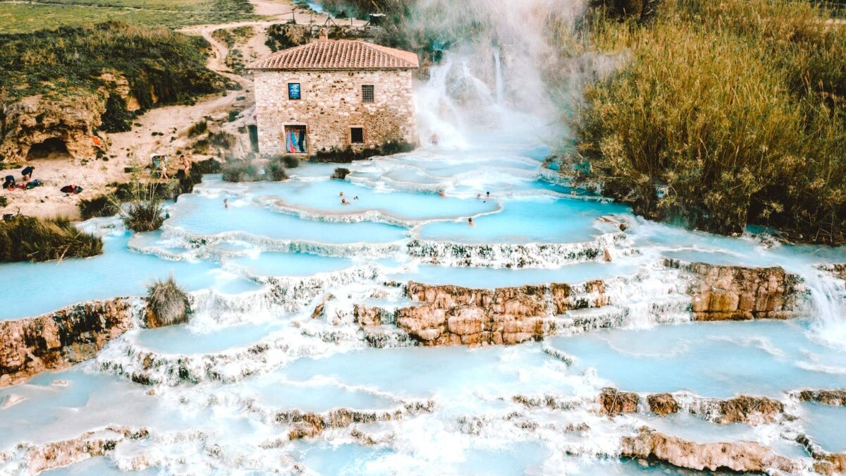 सैटर्निया हॉट स्प्रिंग