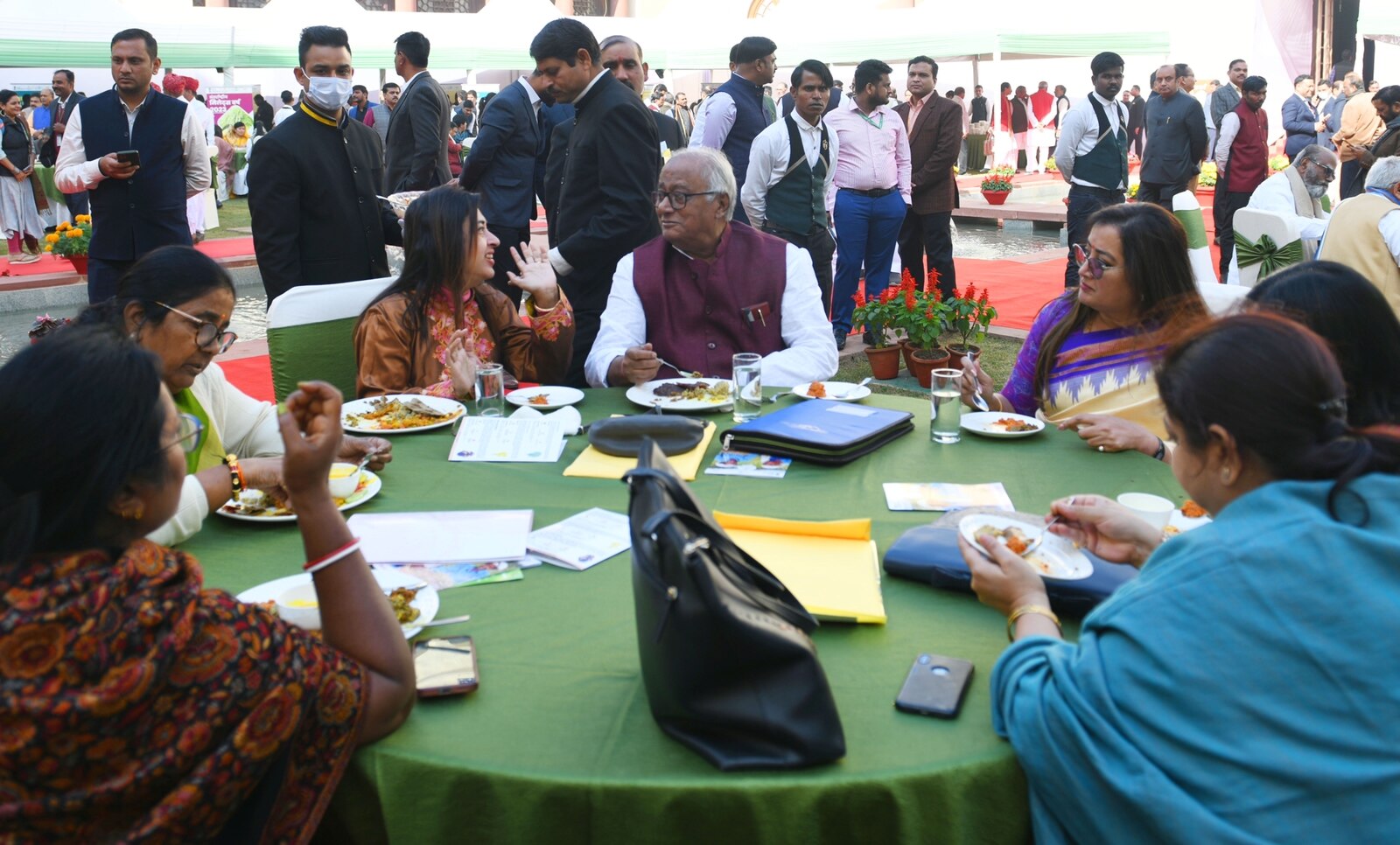 लंच में रागी डोसा परोसा गया