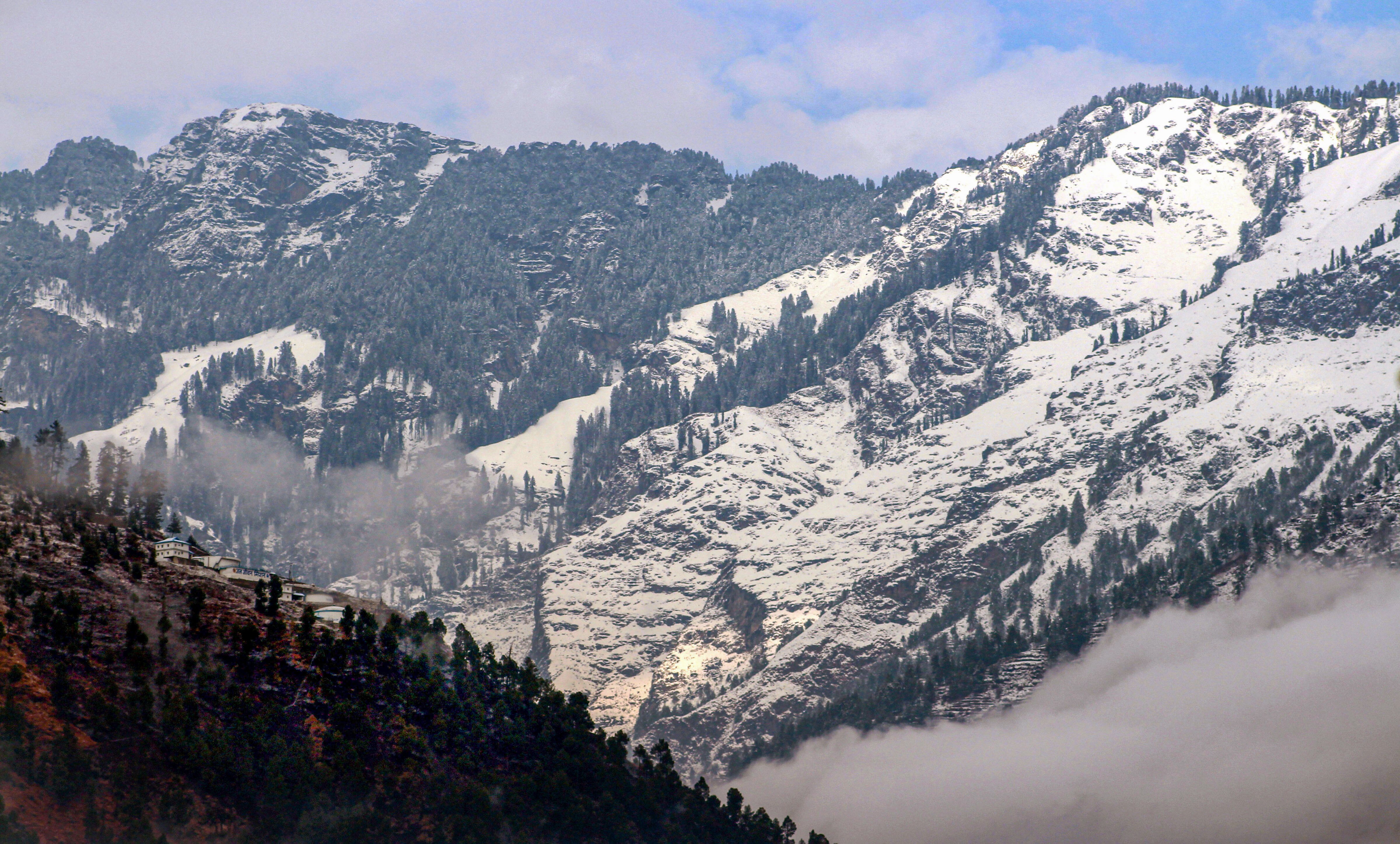 कुल्लू में बर्फबारी