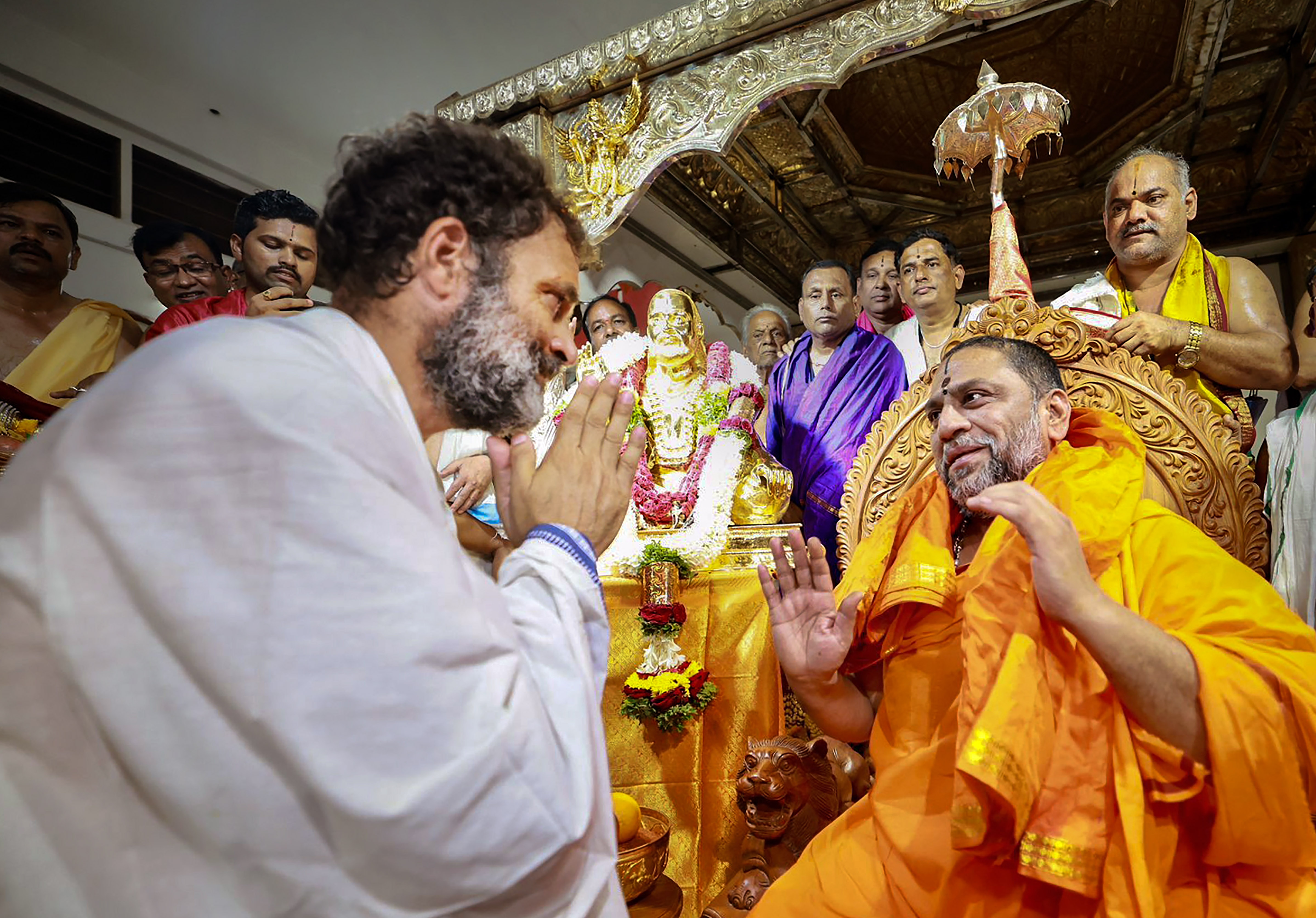 राघवेंद्र स्वामी मठ में राहुल गांधी