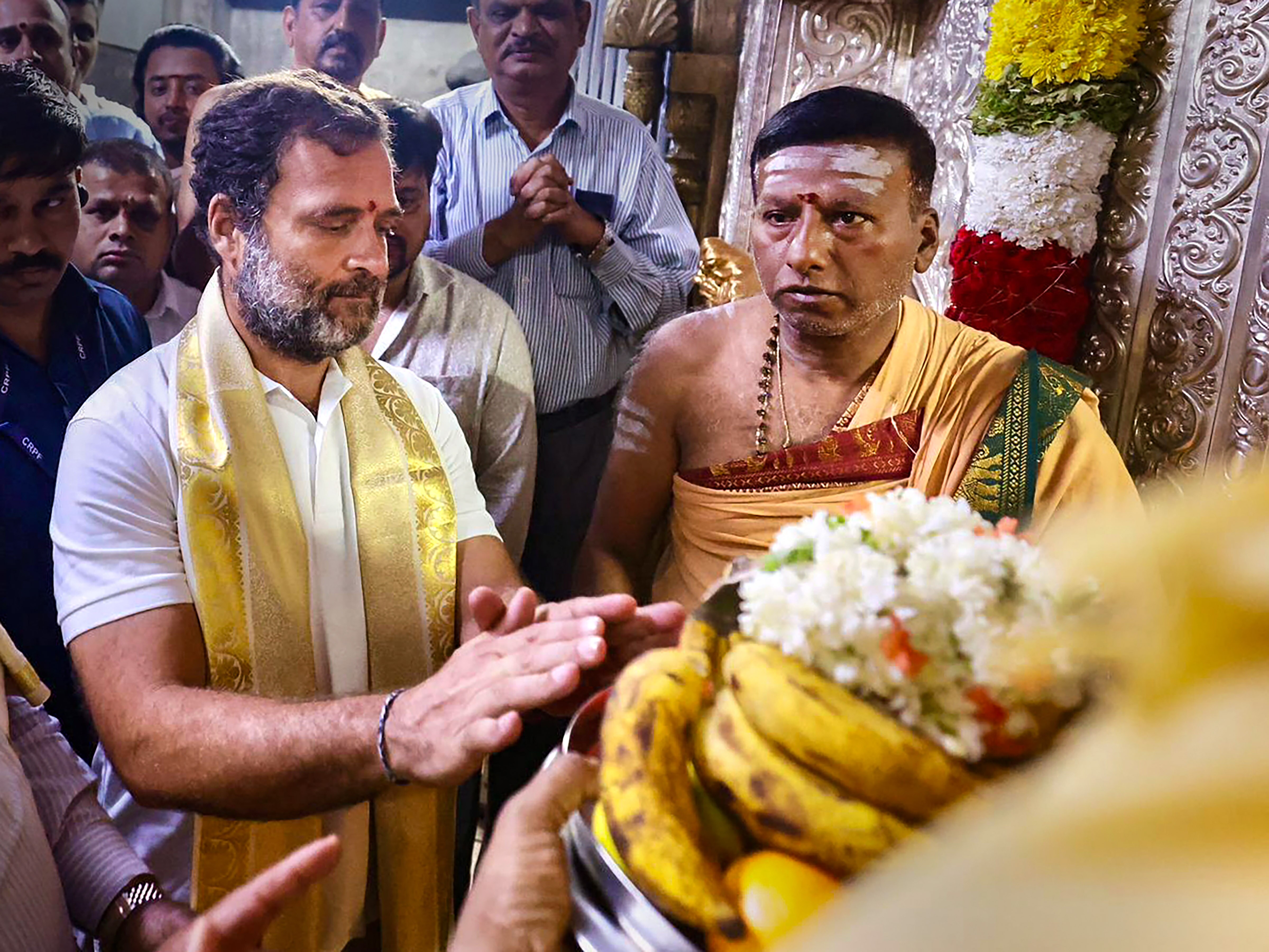 चामुंडेश्वरी मंदिर में राहुल गांधी