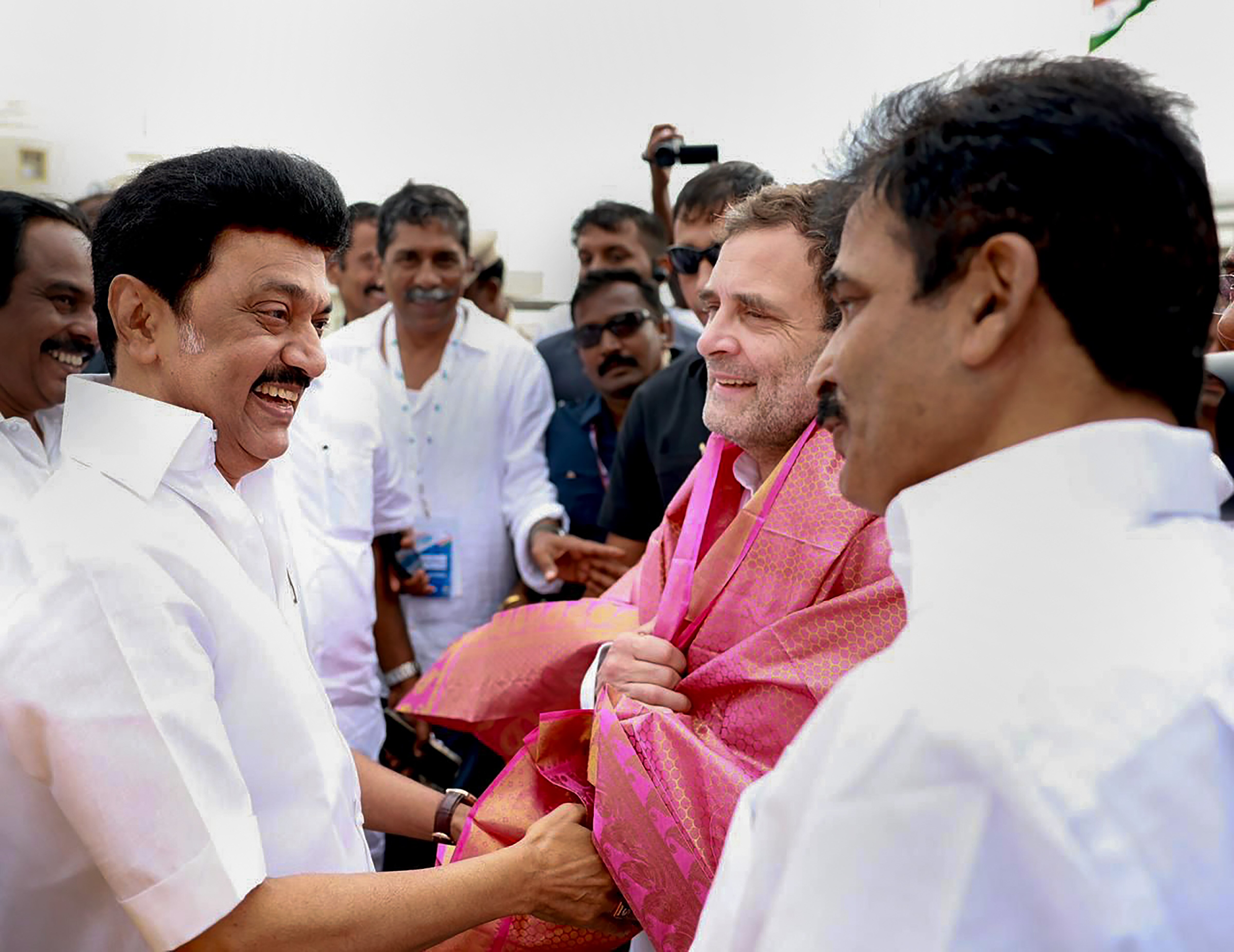 कन्याकुमारी में स्टालिन भारत जोड़ो यात्रा में शामिल हुए