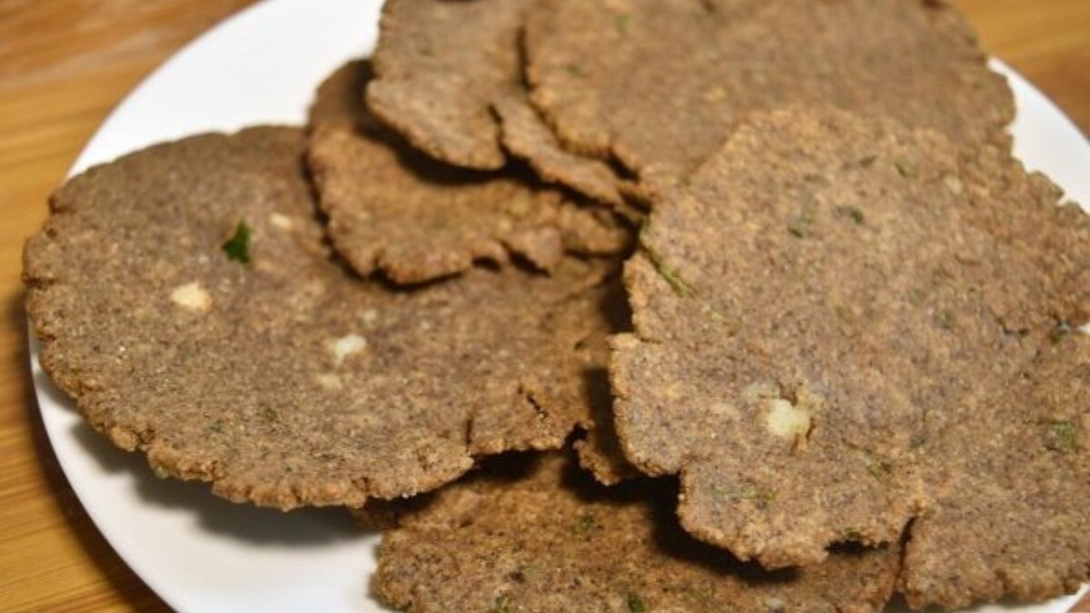 कुट्टू के आटे की पूरी