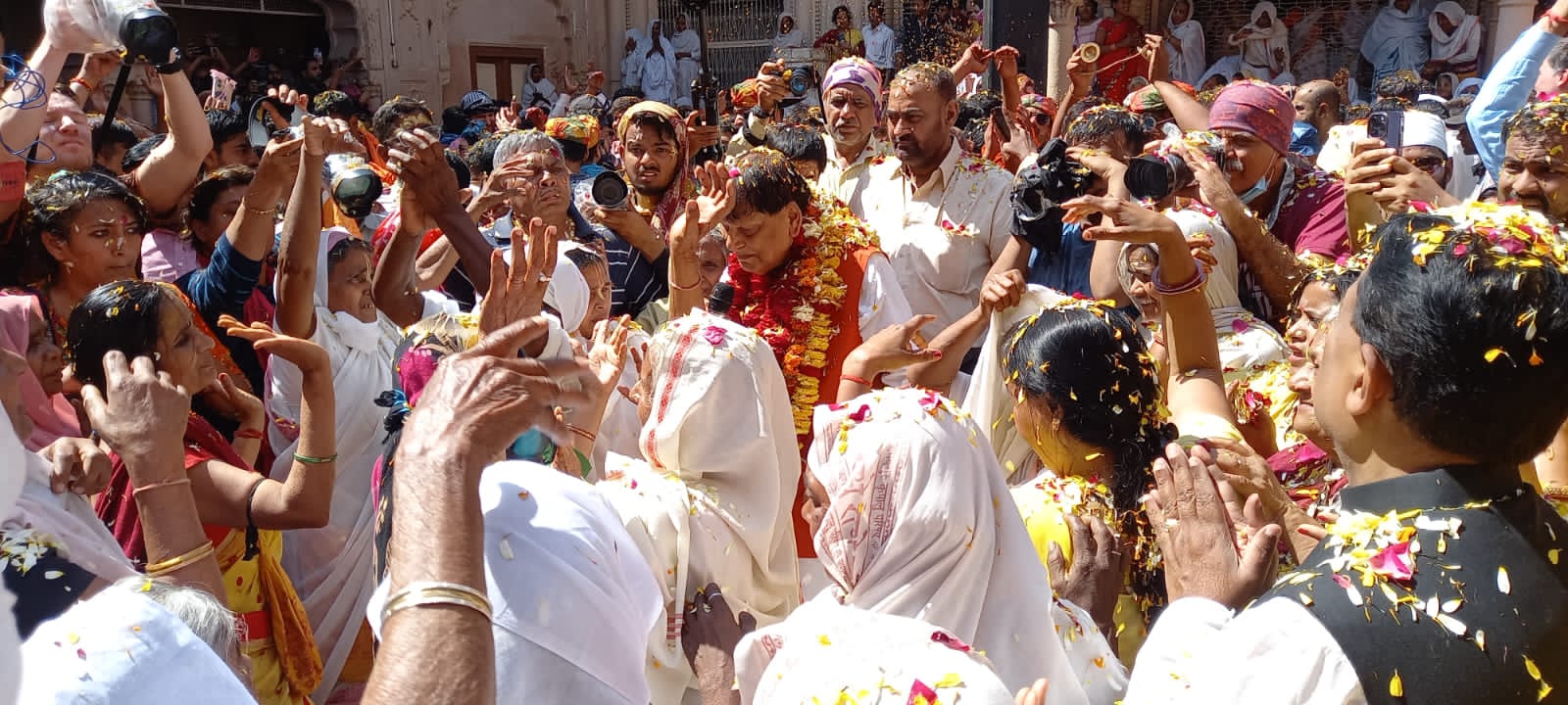 विधवा होली विधवा होली