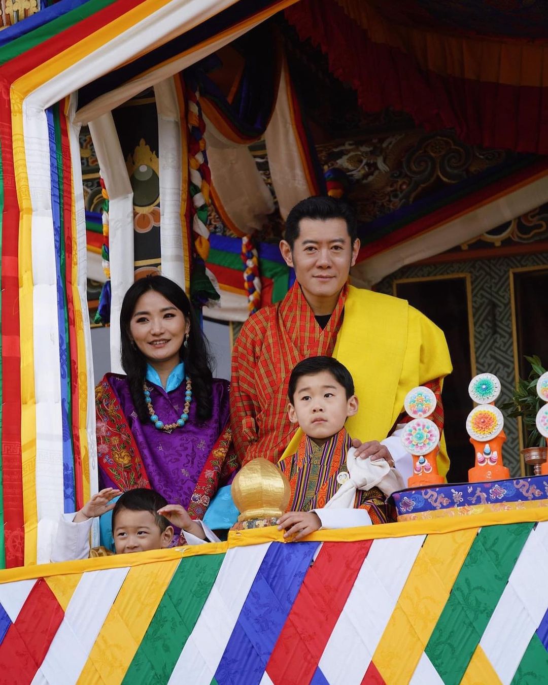 राजा वांगचुक और उनकी पत्नी पेमा (Photo/Instagram)