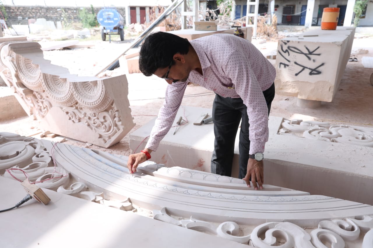 Ayodhya Ram Mandir: अयोध्या में राम मंदिर निर्माण में जुटे हैं राजस्थान के हुनरमंद हाथ, सिरोही जिले में तराशी जा रही है शिलाएं - Religion - GNT