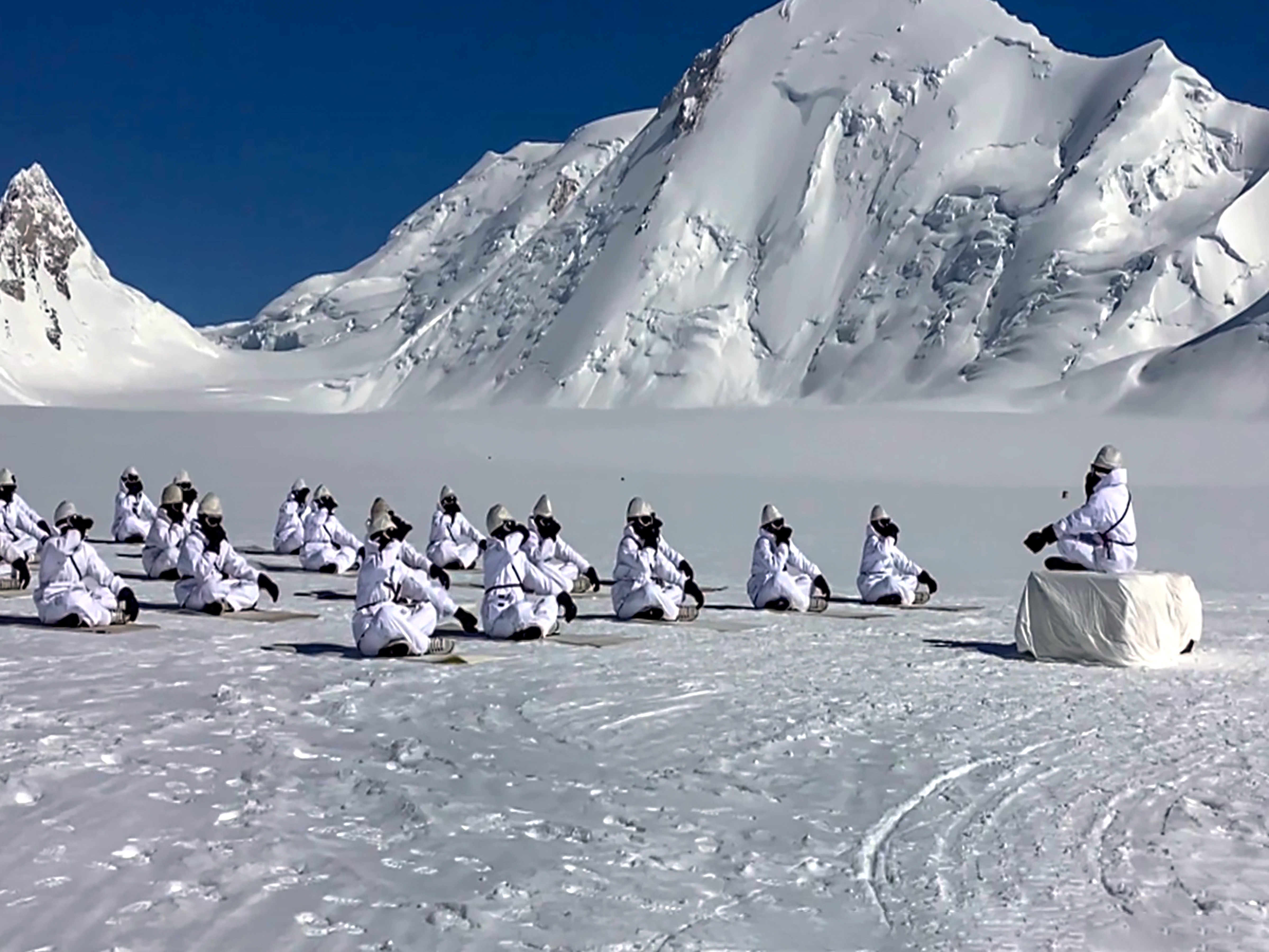 सियाचीन में योग (Photo/PTI)