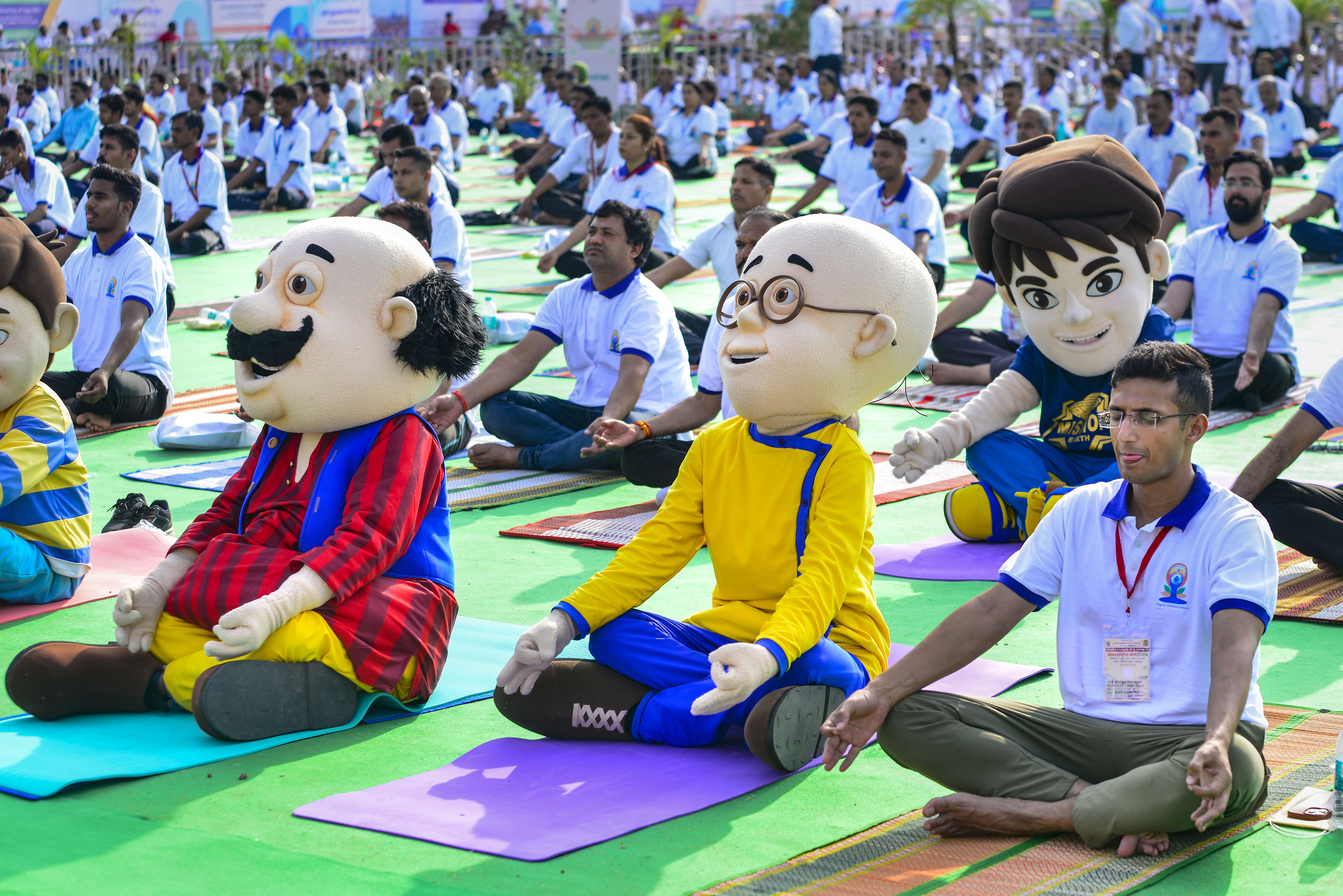 जबलपुर में योग दिवस (Photo/PTI)