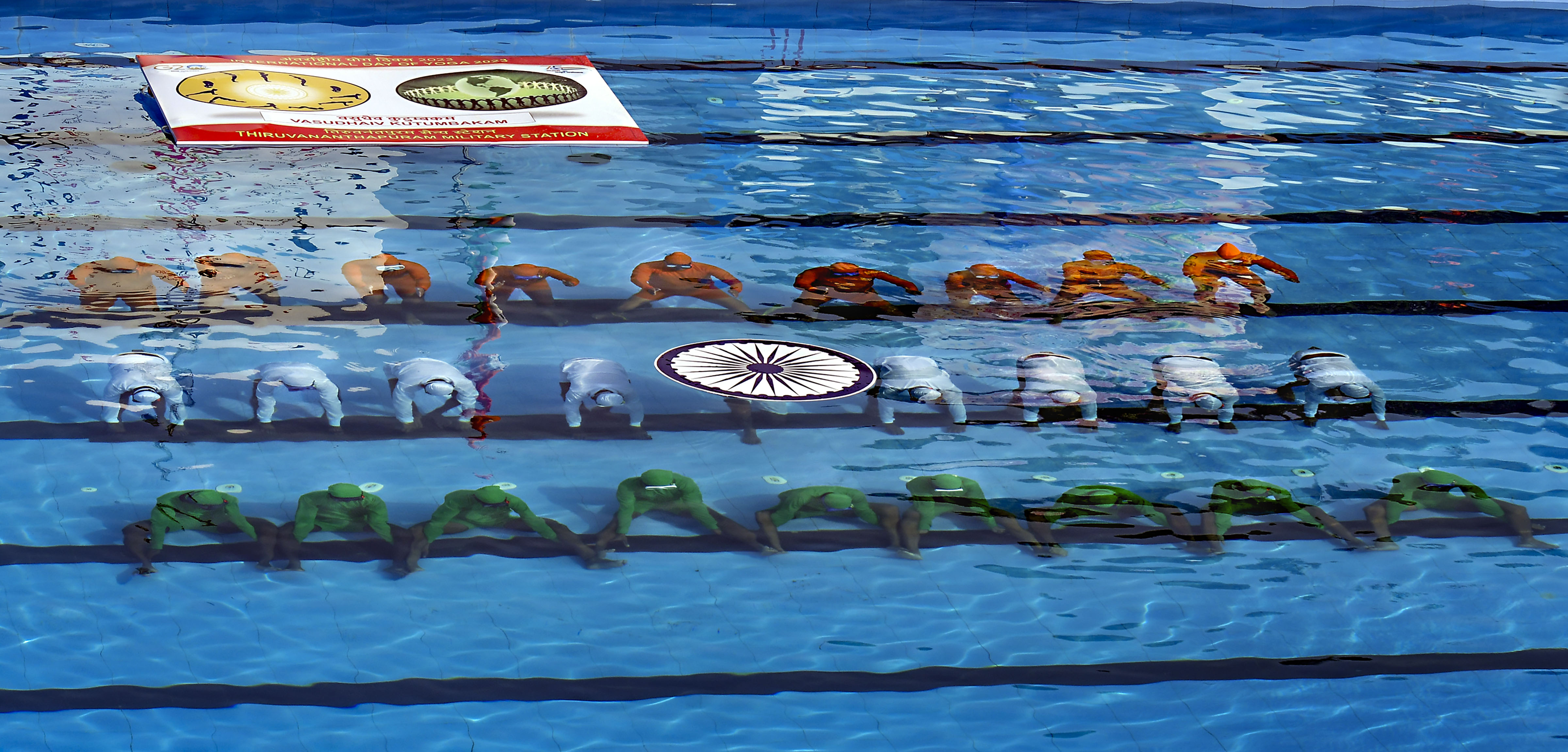 पानी के अंदर योग (Photo/PTI)