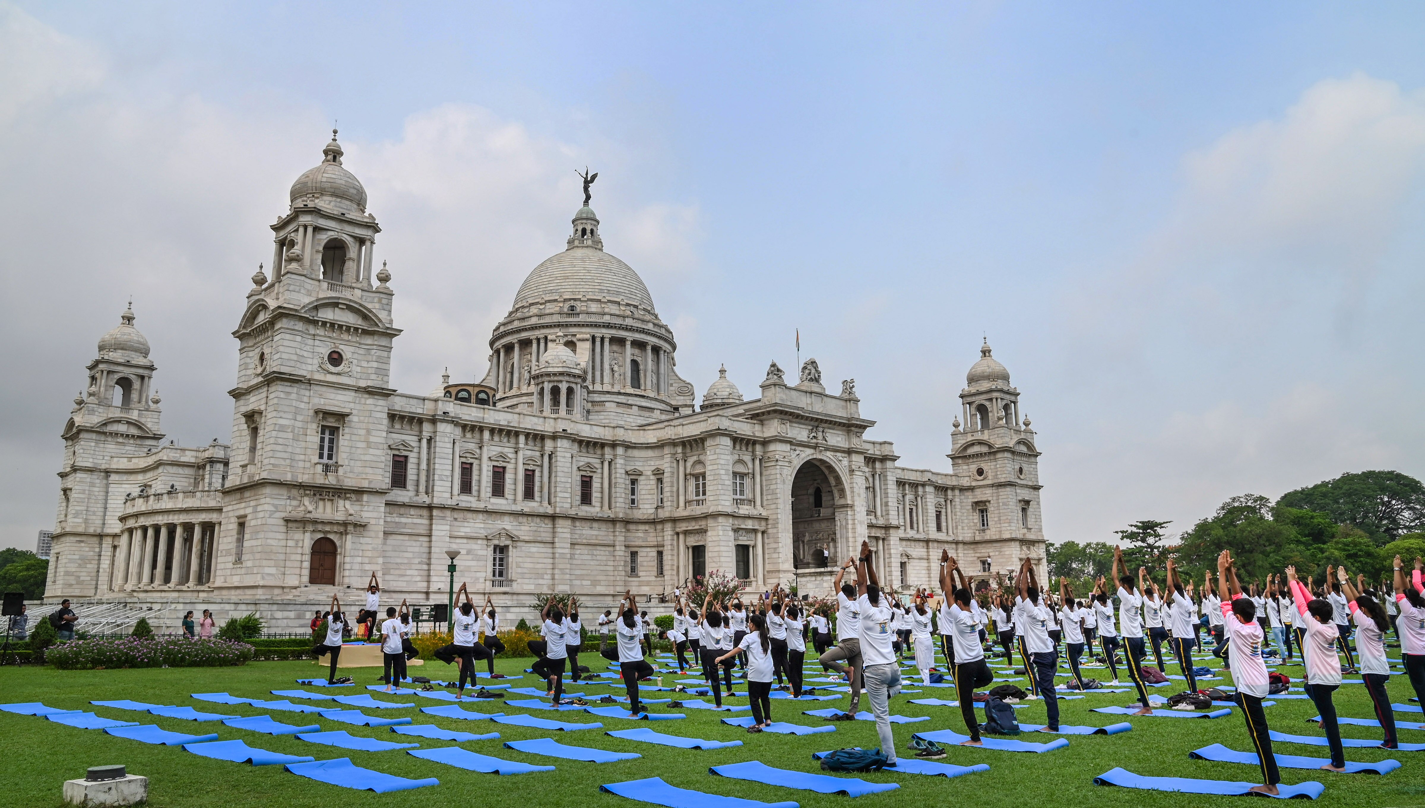 कोलकाता में योग दिवस (Photo/PTI)
