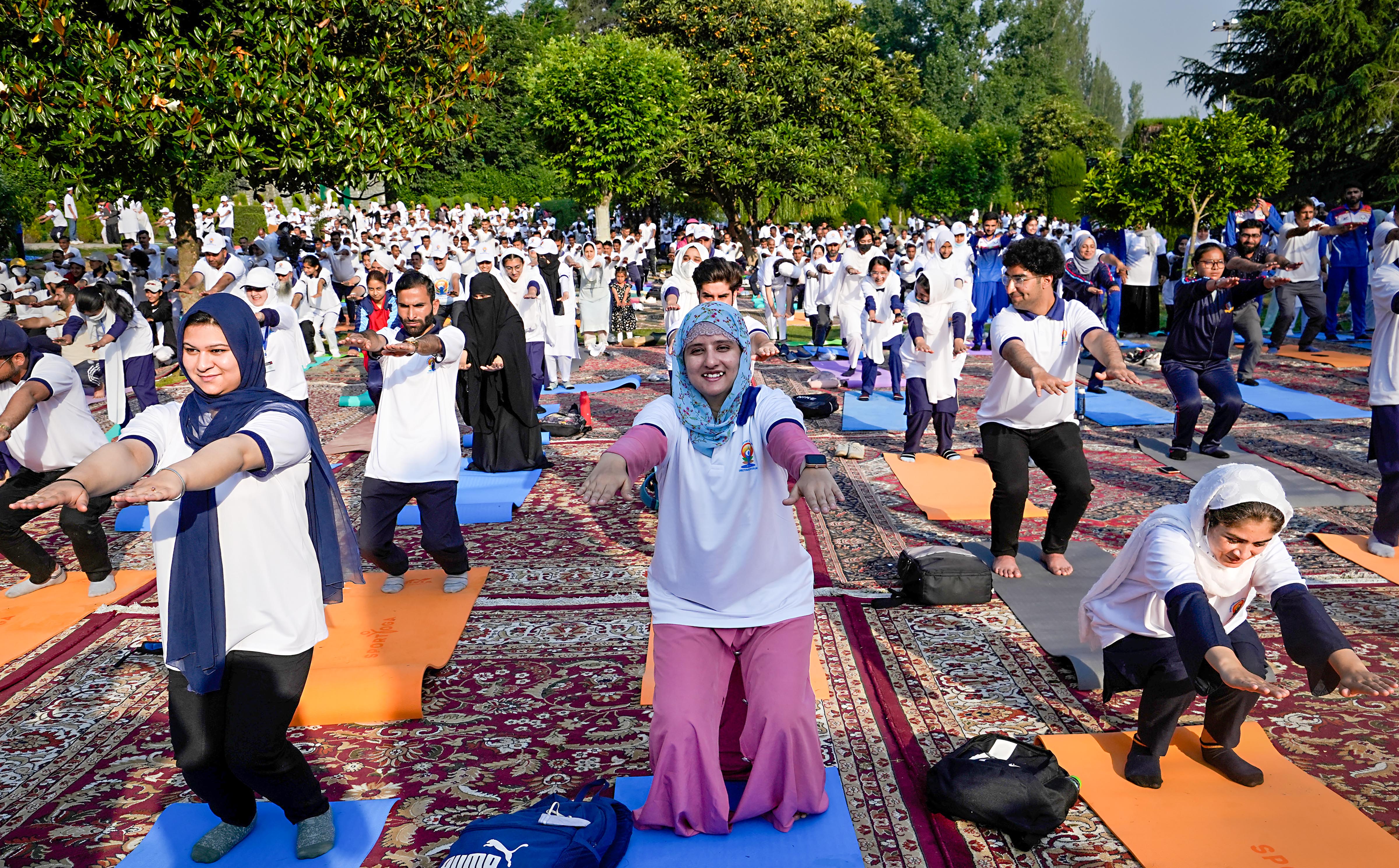 श्रीनगर में योग कार्यक्रम (Photo/PTI)