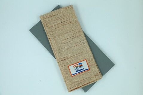 पीएम मोदी ने मेहमानों को खादी स्कार्फ भी गिफ्ट के तौर पर दिए