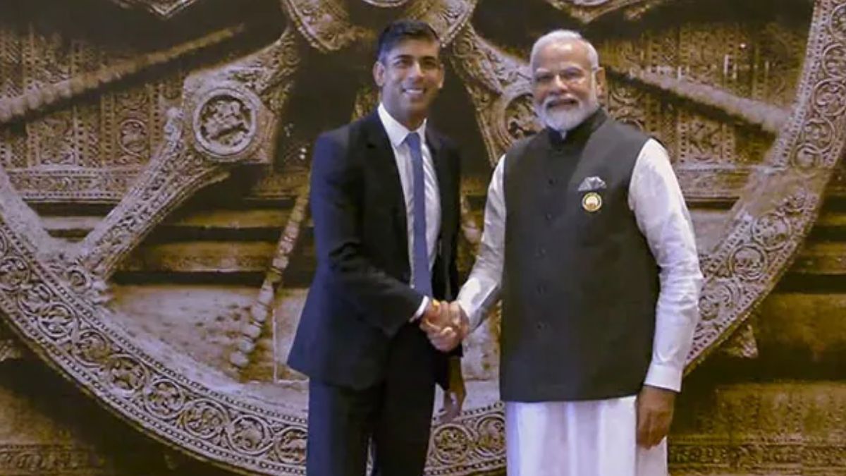 ब्रिटेन के पीएम ऋषि सुनक का स्वागत करते पीएम मोदी