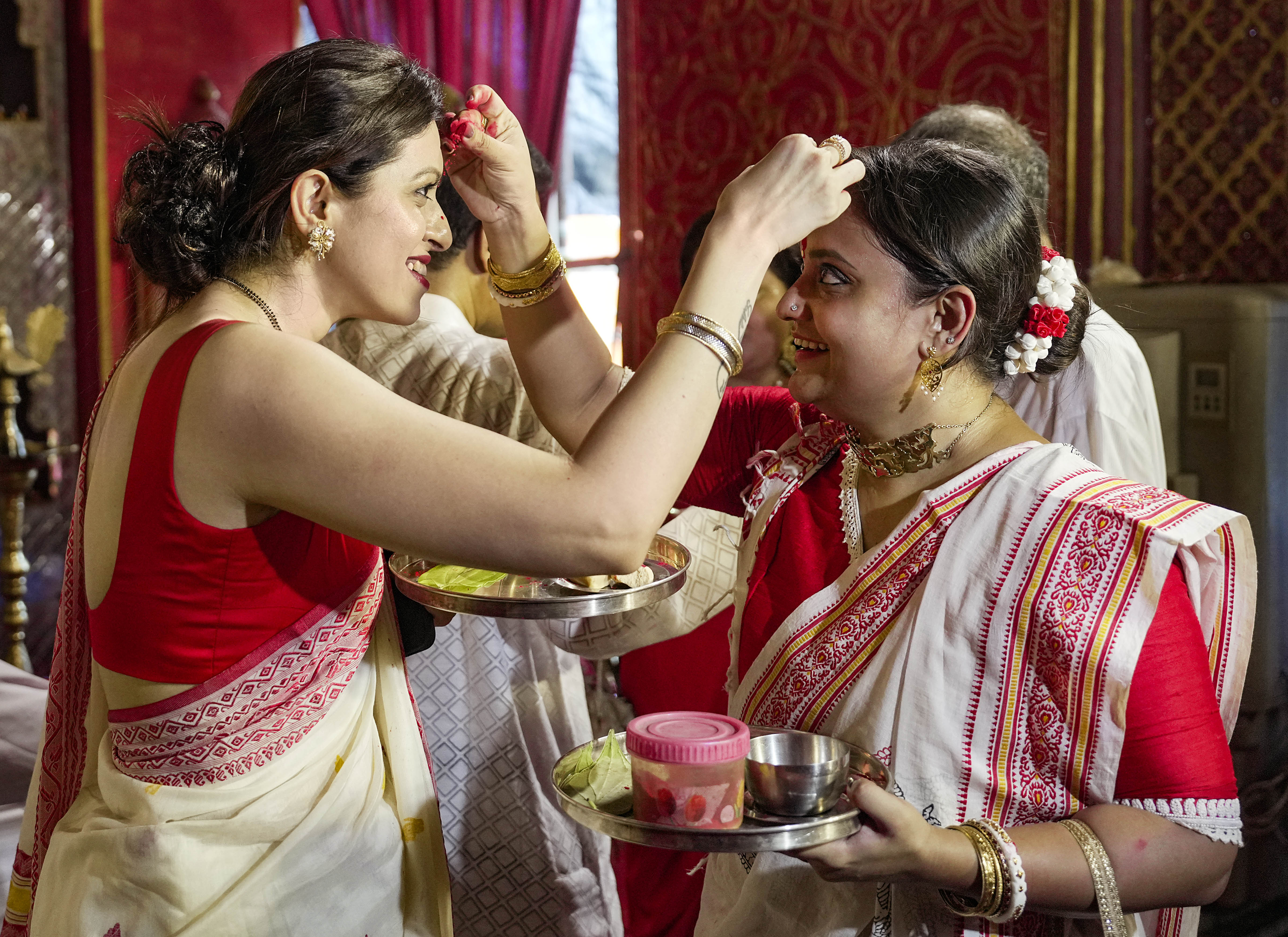 मुंबई में सिंदूर खेला उत्सव