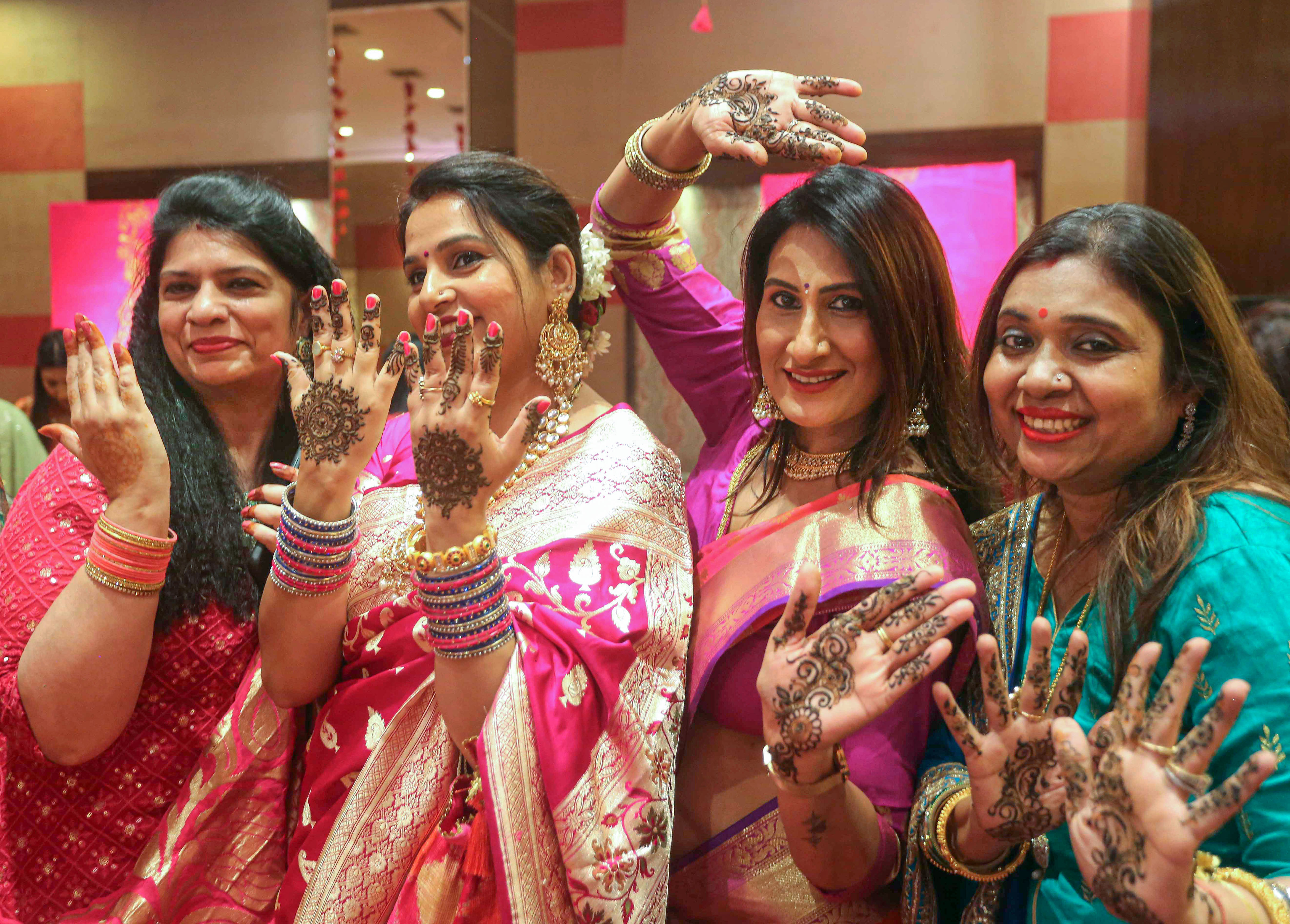 भोपाल में करवा चौथ (Photo/PTI)