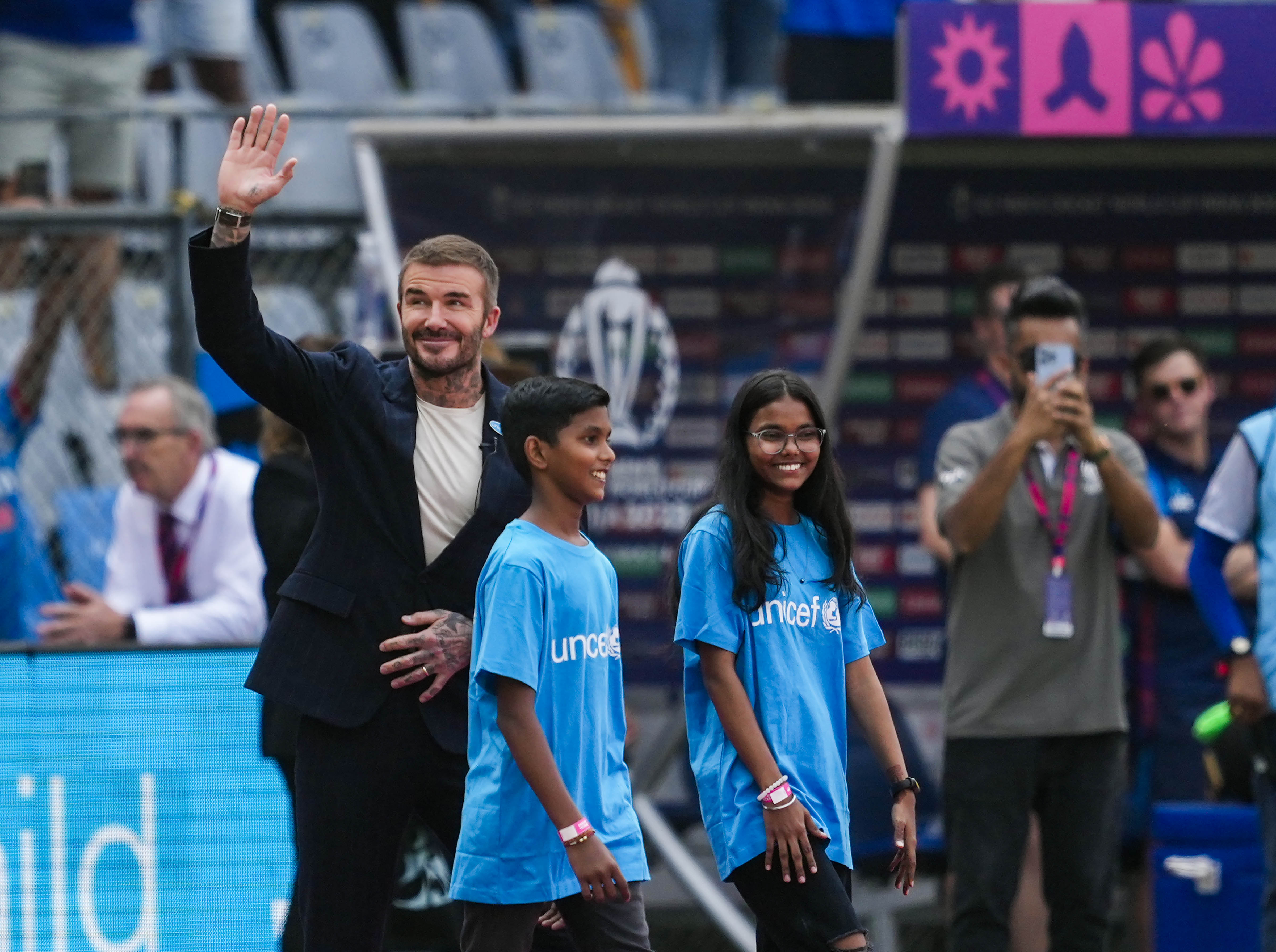 इंग्लैंड के दिग्गज फुटबॉलर डेविड बेकहम भी वानखेड़े स्टेडियम पहुंचे