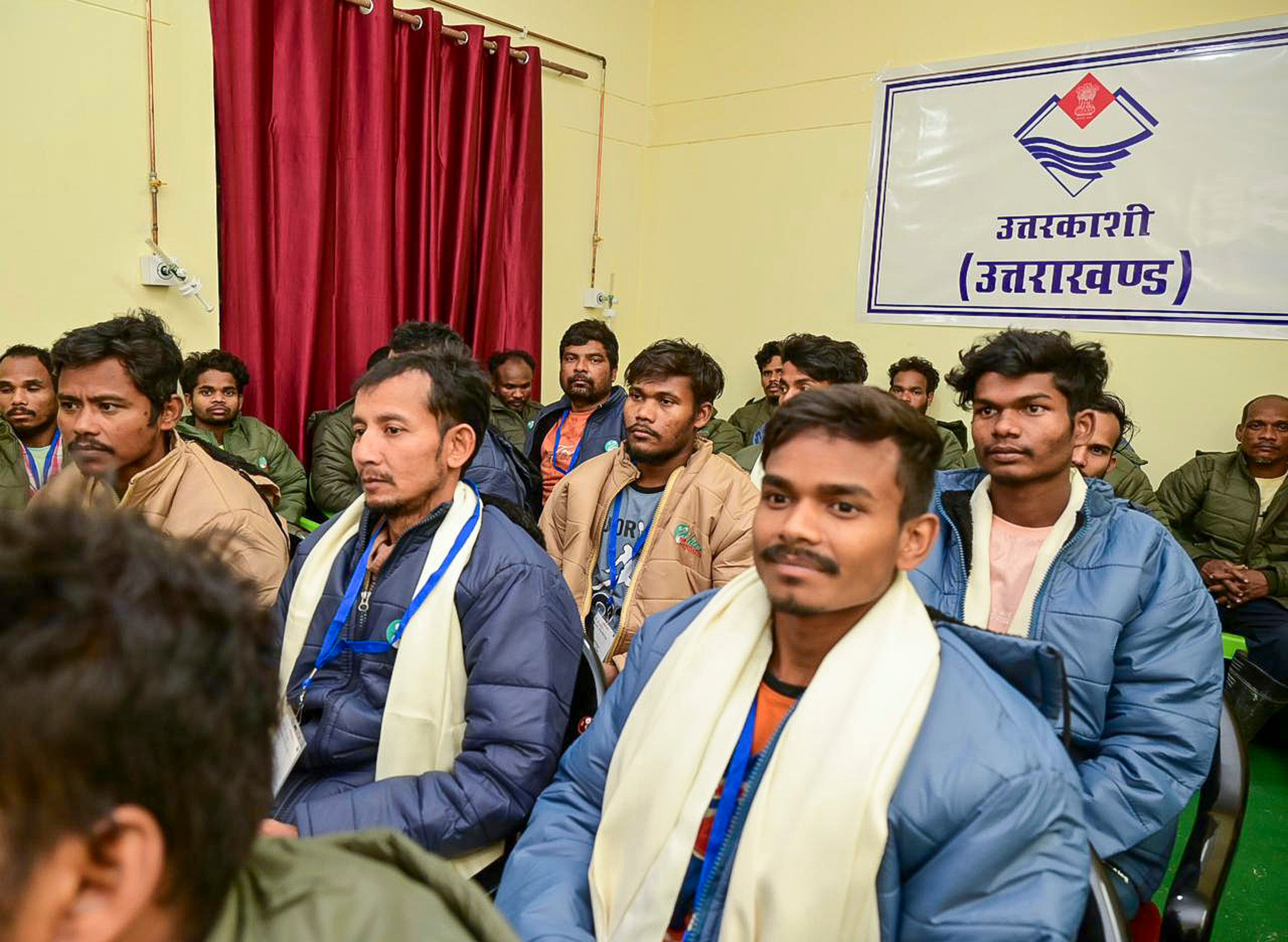 15 दिन से ज्यादा टनल में बंद रहे 