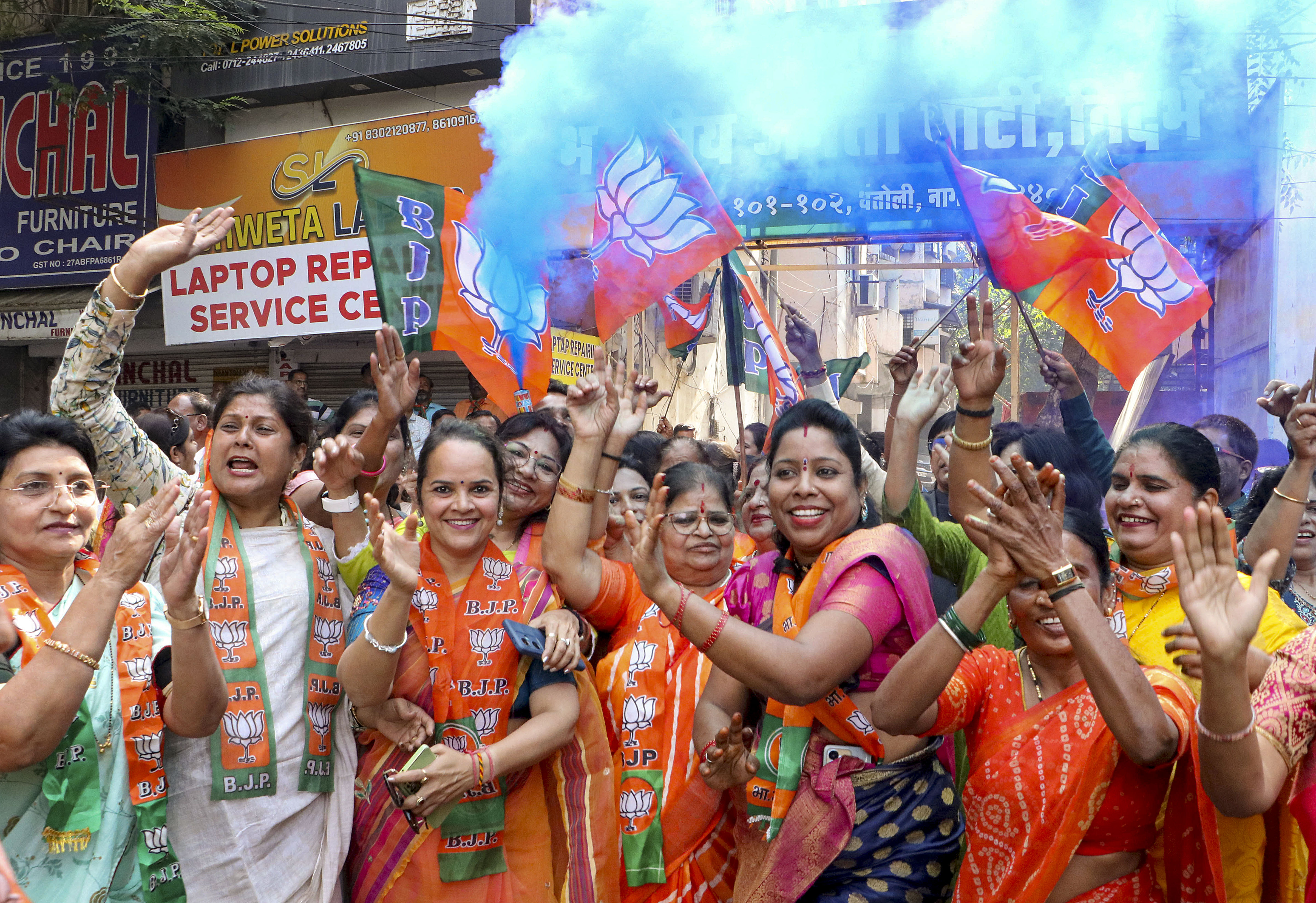 नागपुर में बीजेपी का जश्न