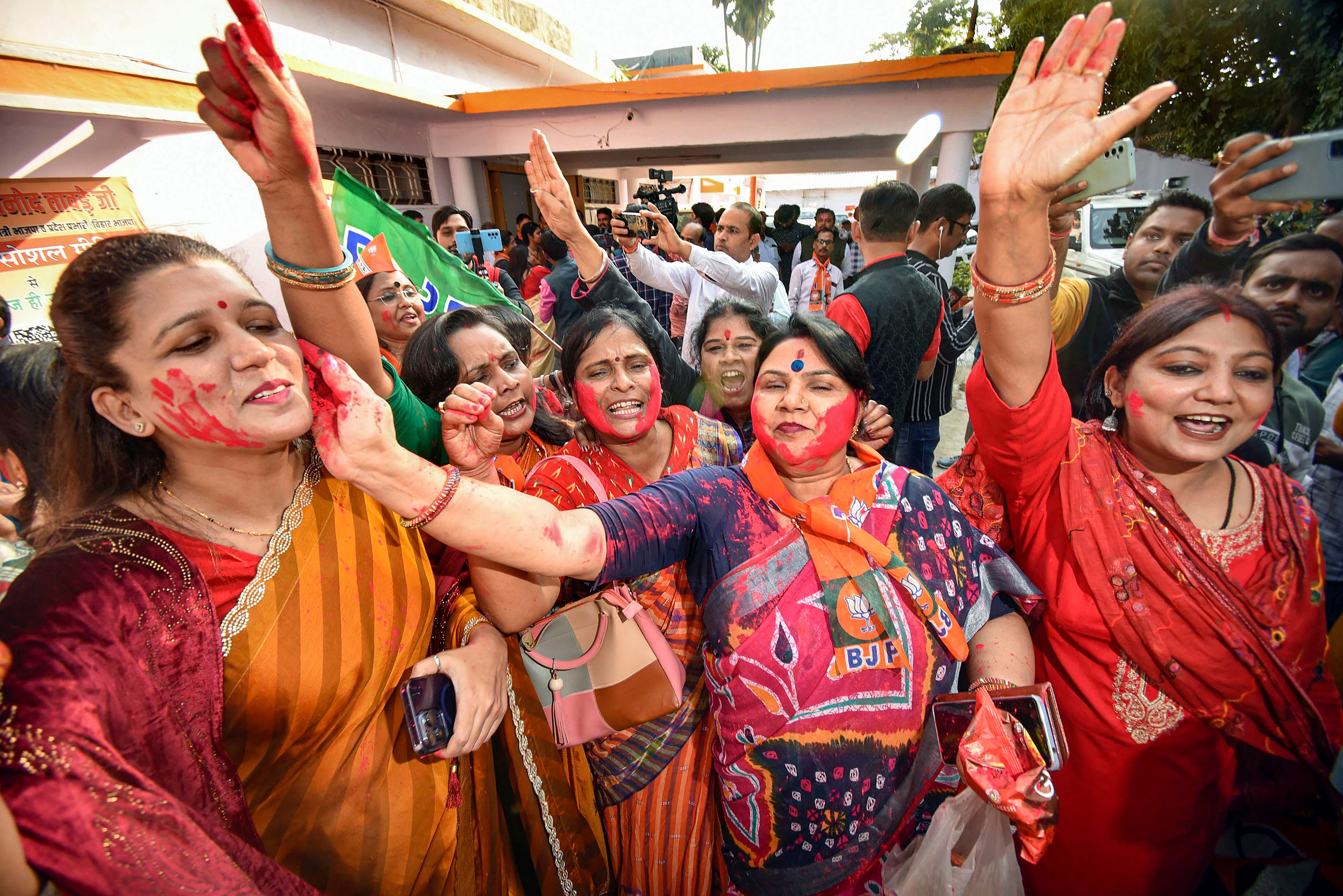 पटना में बीजेपी का जश्न