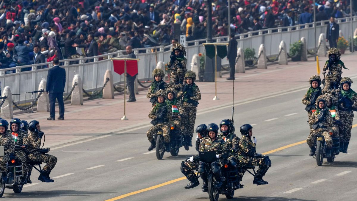 बीएसएफ की महिला डेयर डेविल्स टीम