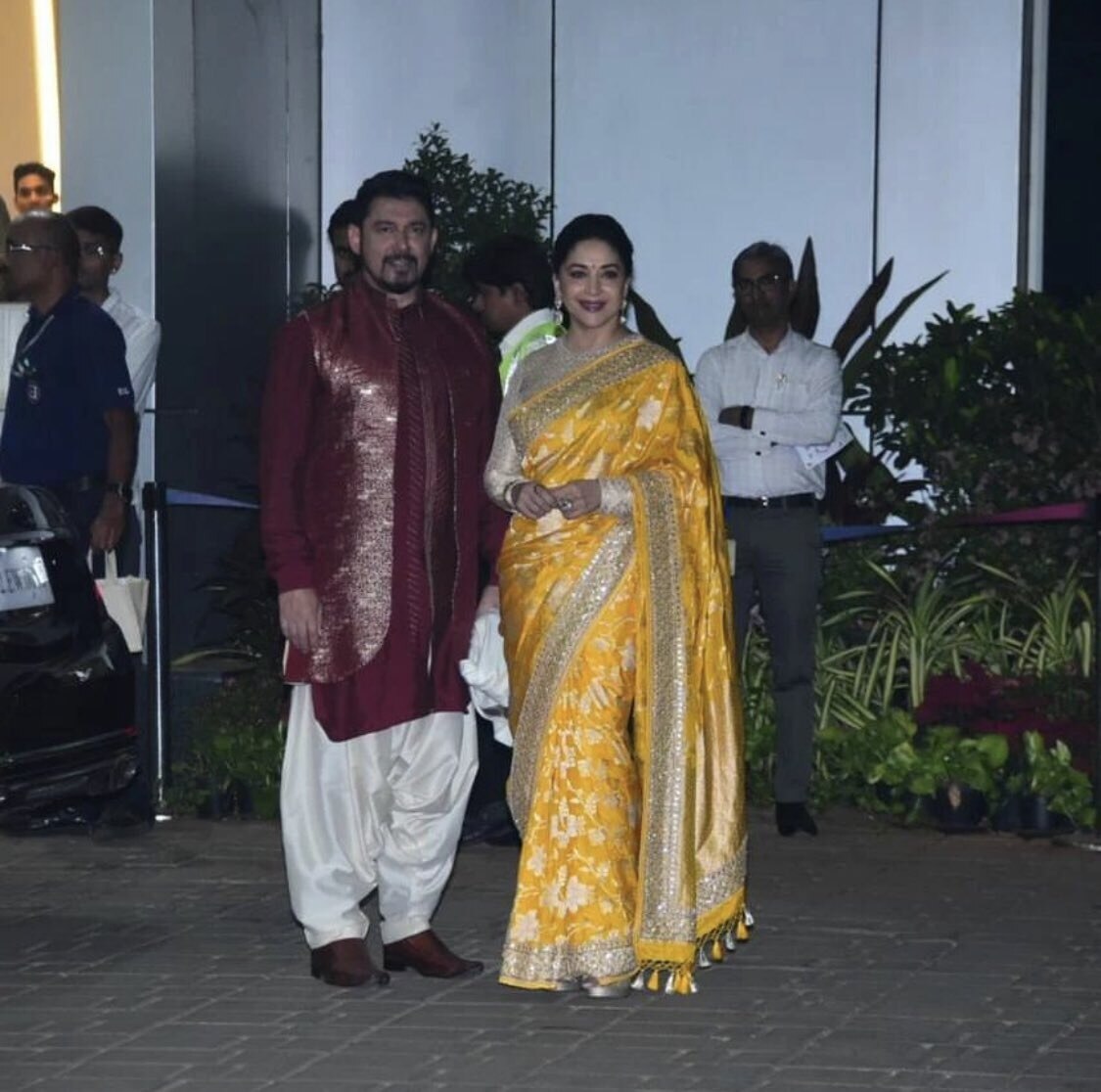 पति श्रीराम नेने के साथ बॉलीवुड एक्ट्रेस माधुरी दीक्षित