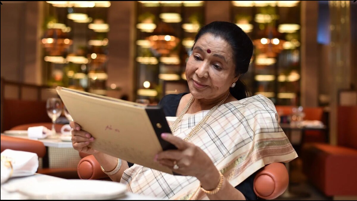 आशा भोसले 