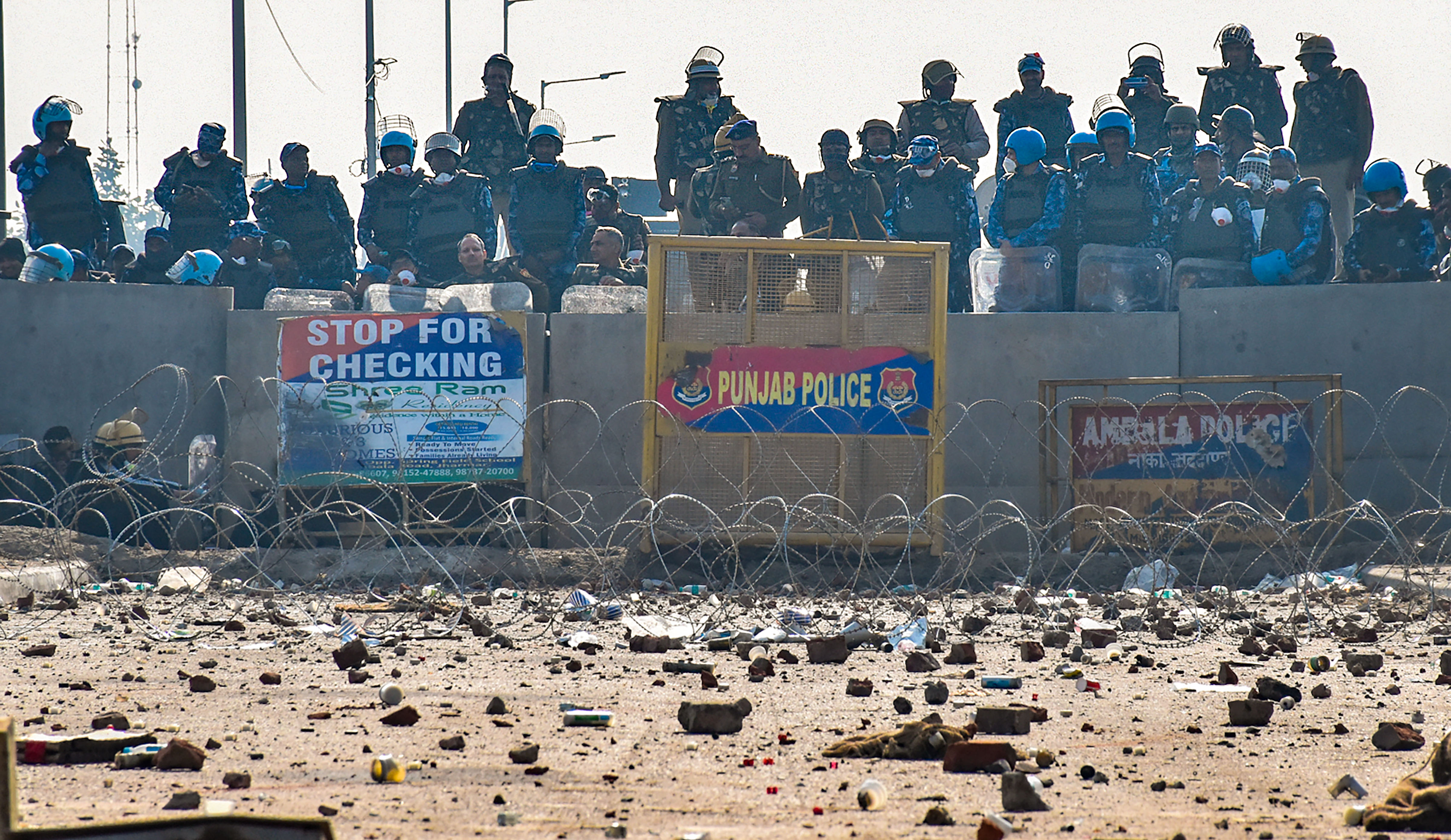 शंभू बॉर्डर पर ईंट-पत्थर दिखाई दिए