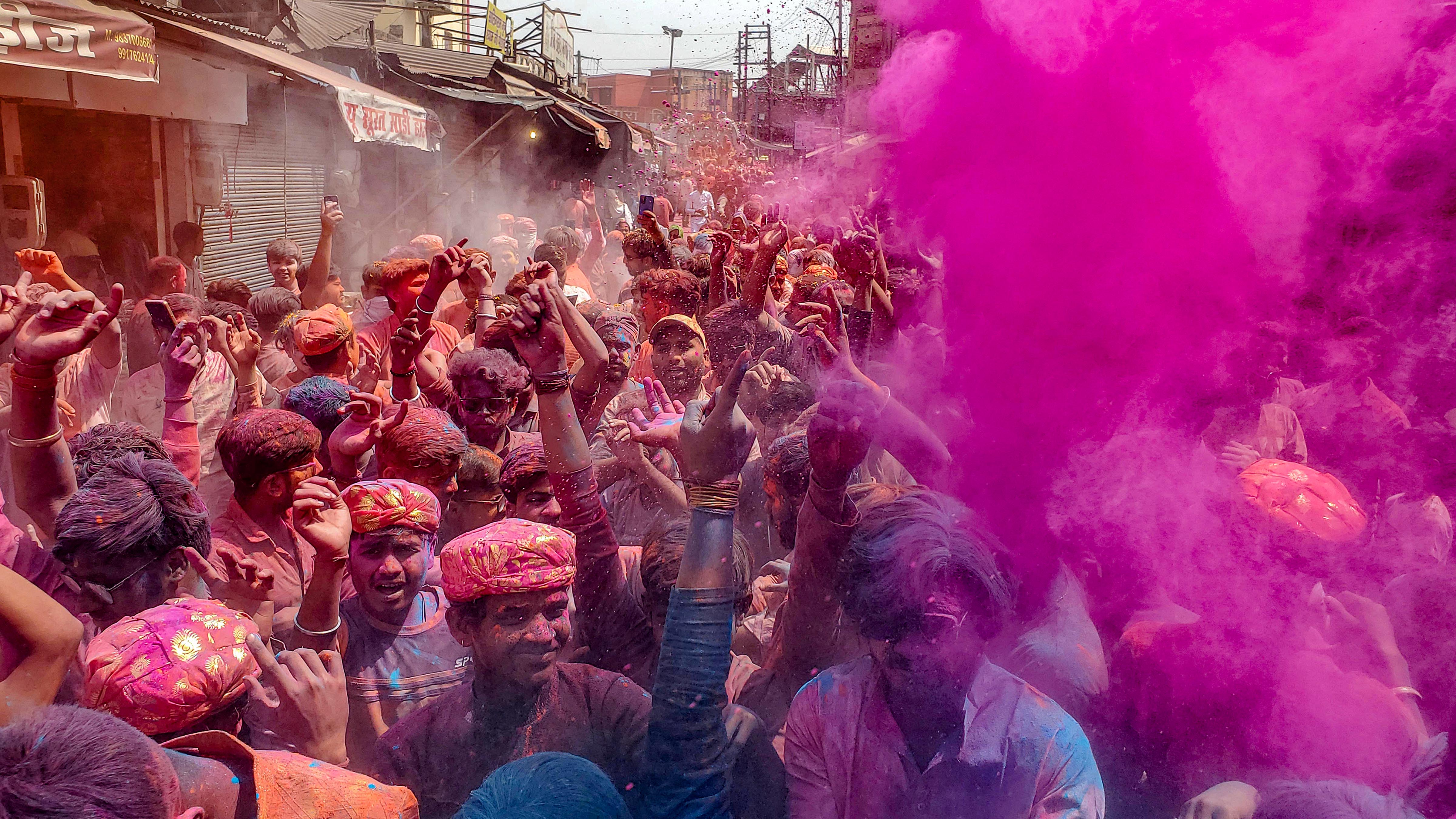 आगरा में होली (Photo/PTI)