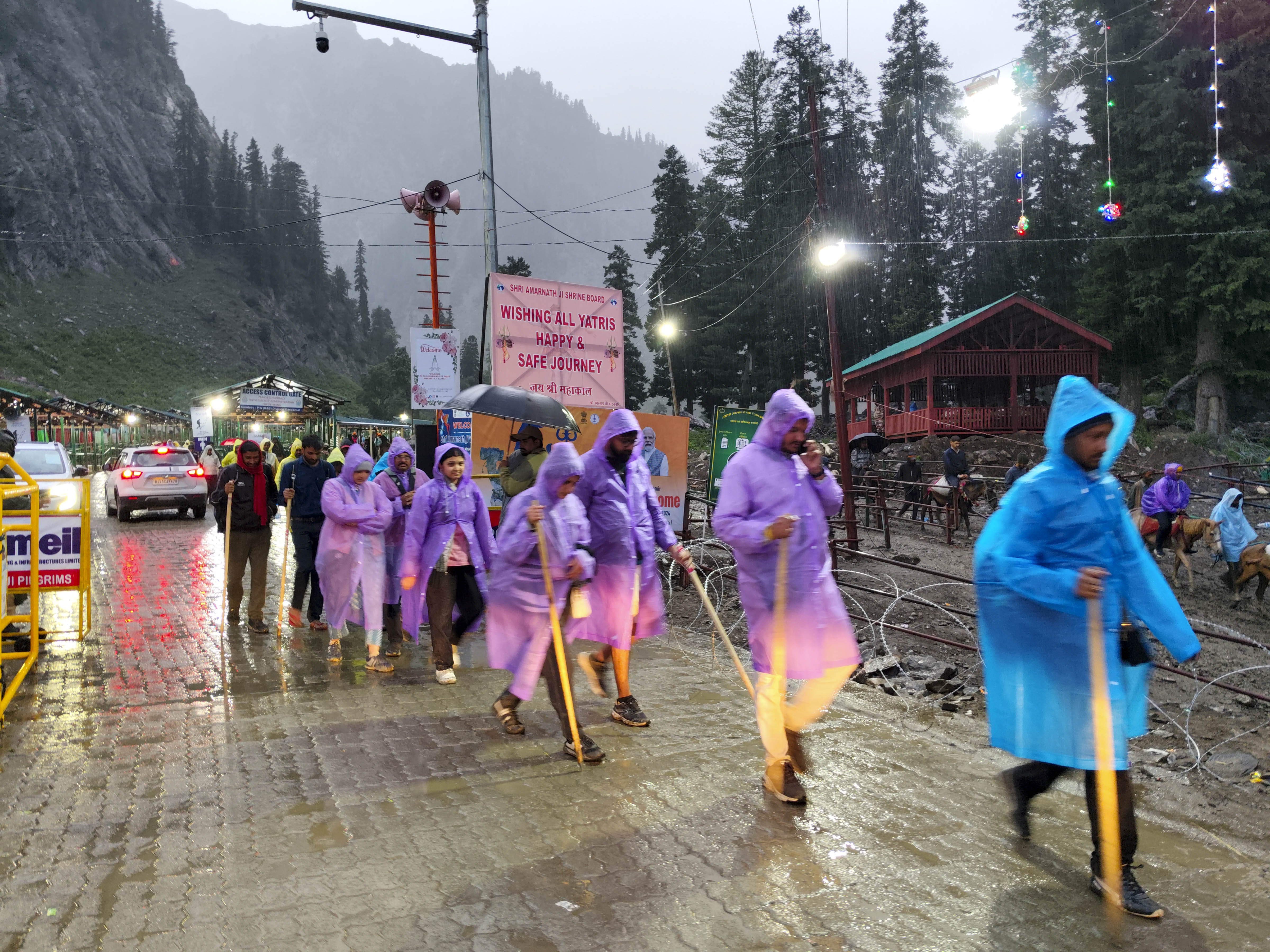 बालटाल में बारिश (Photo/PTI)