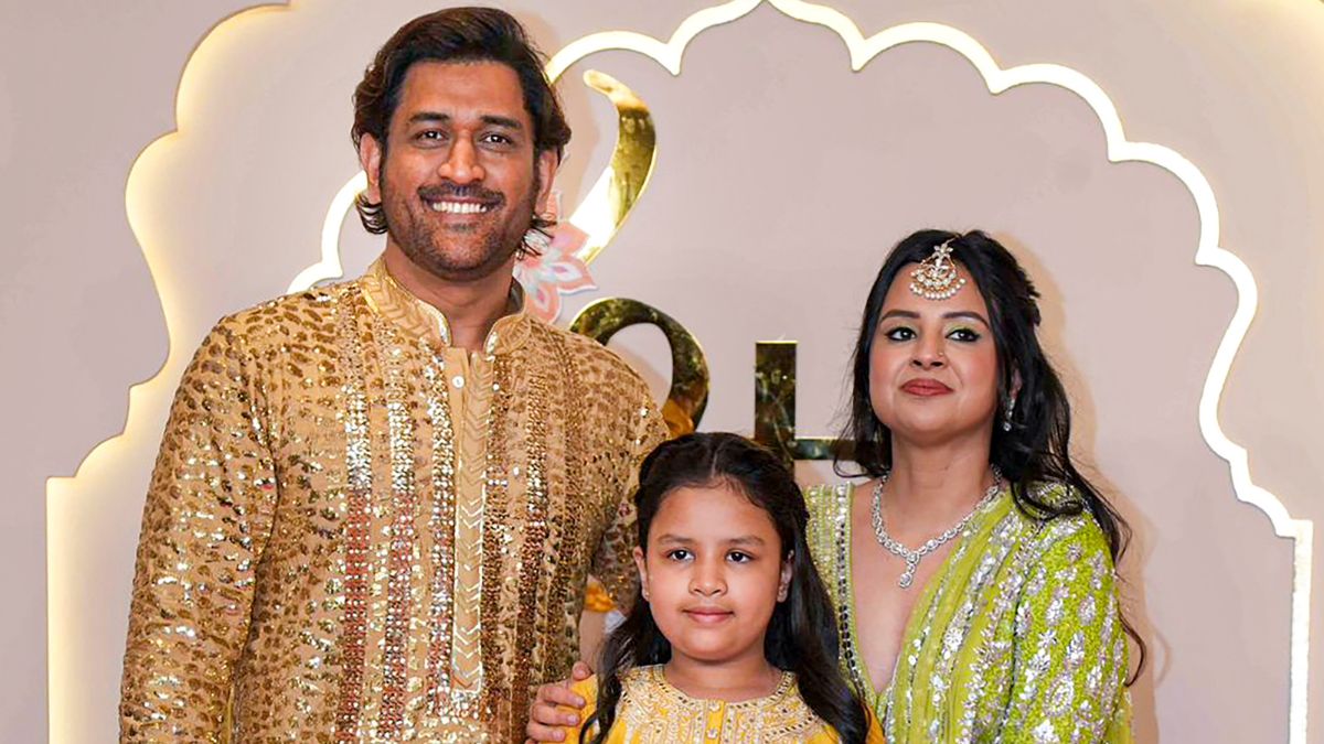 महेंद्र सिंह धोनी  महेंद्र सिंह धोनी