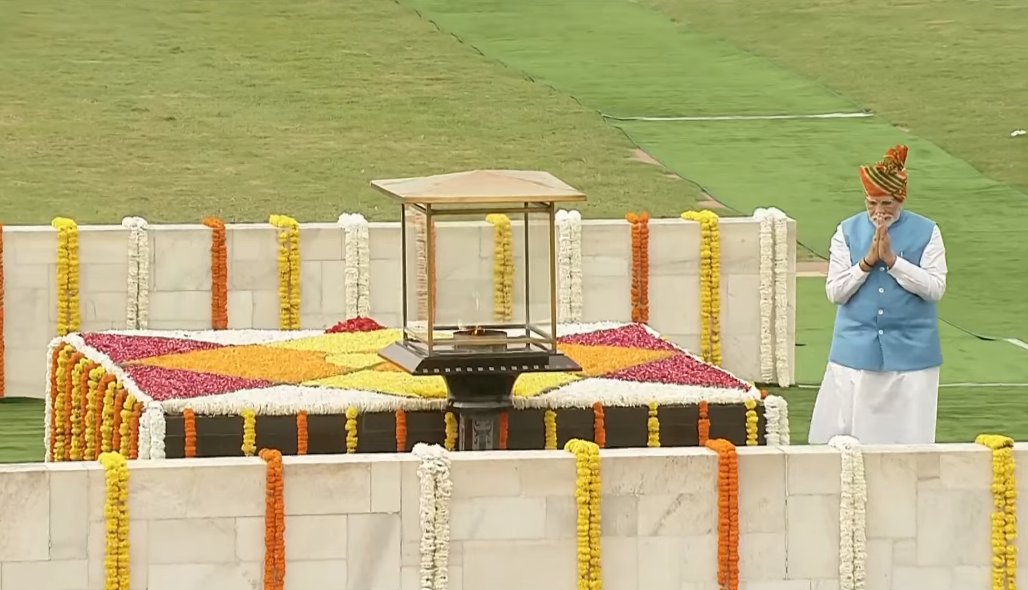 PM Modi at rajghat 