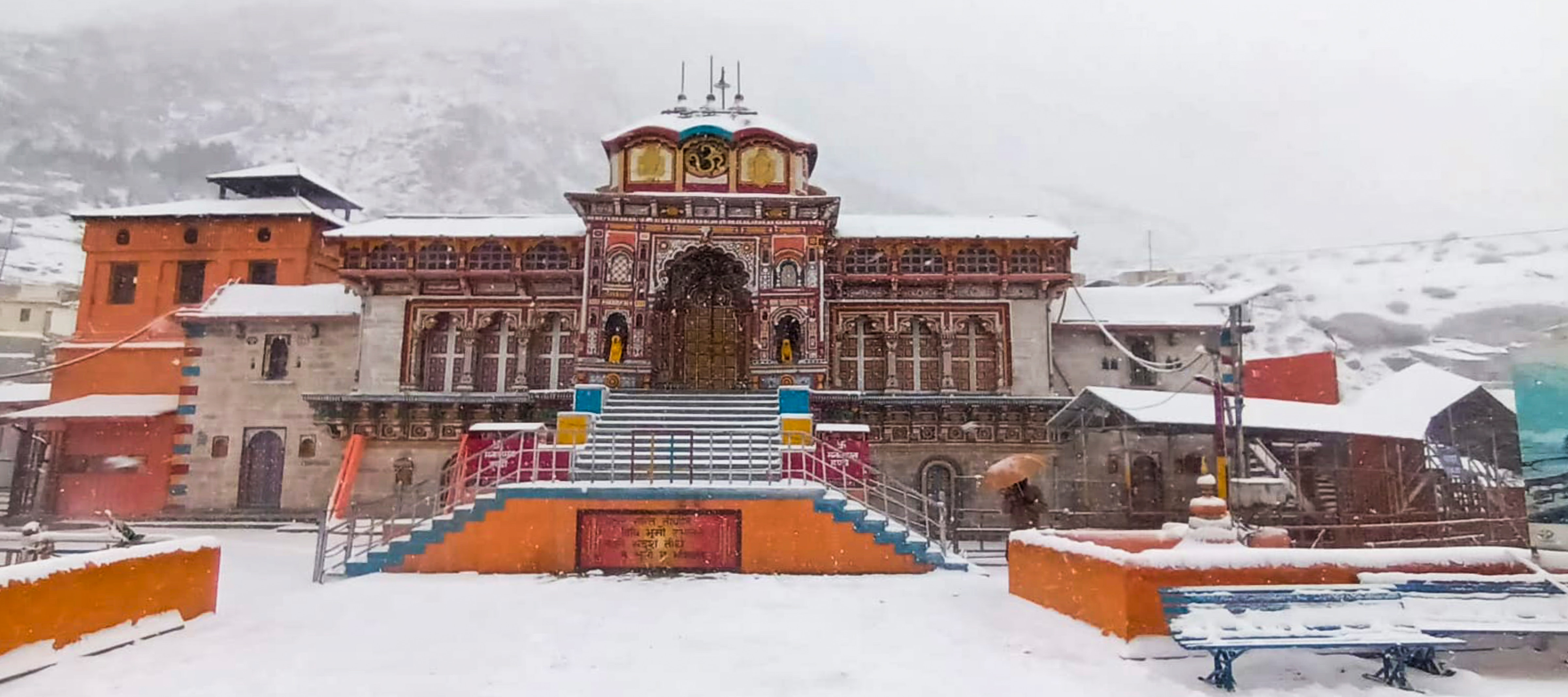 बद्रीनाथ में बर्फबारी (Photo/PTI)