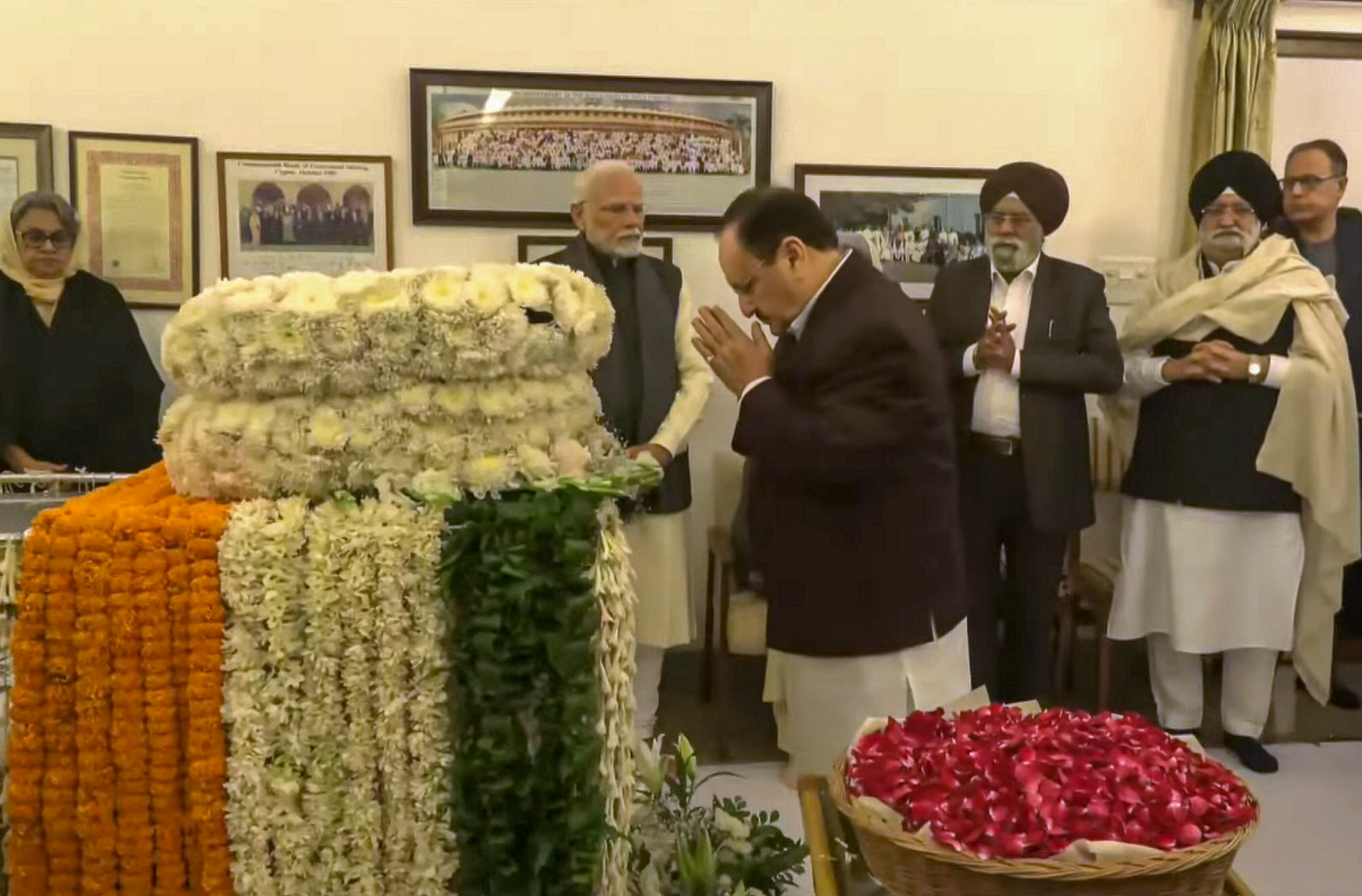 केंद्रीय मंत्री जेपी नड्डा ने अंतिम दर्शन किए (Photo/PTI)