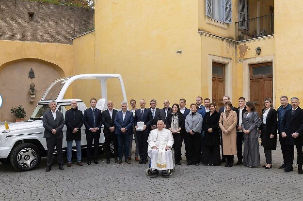 Pope Francis New Car (Photo/Mercedes-Benz)