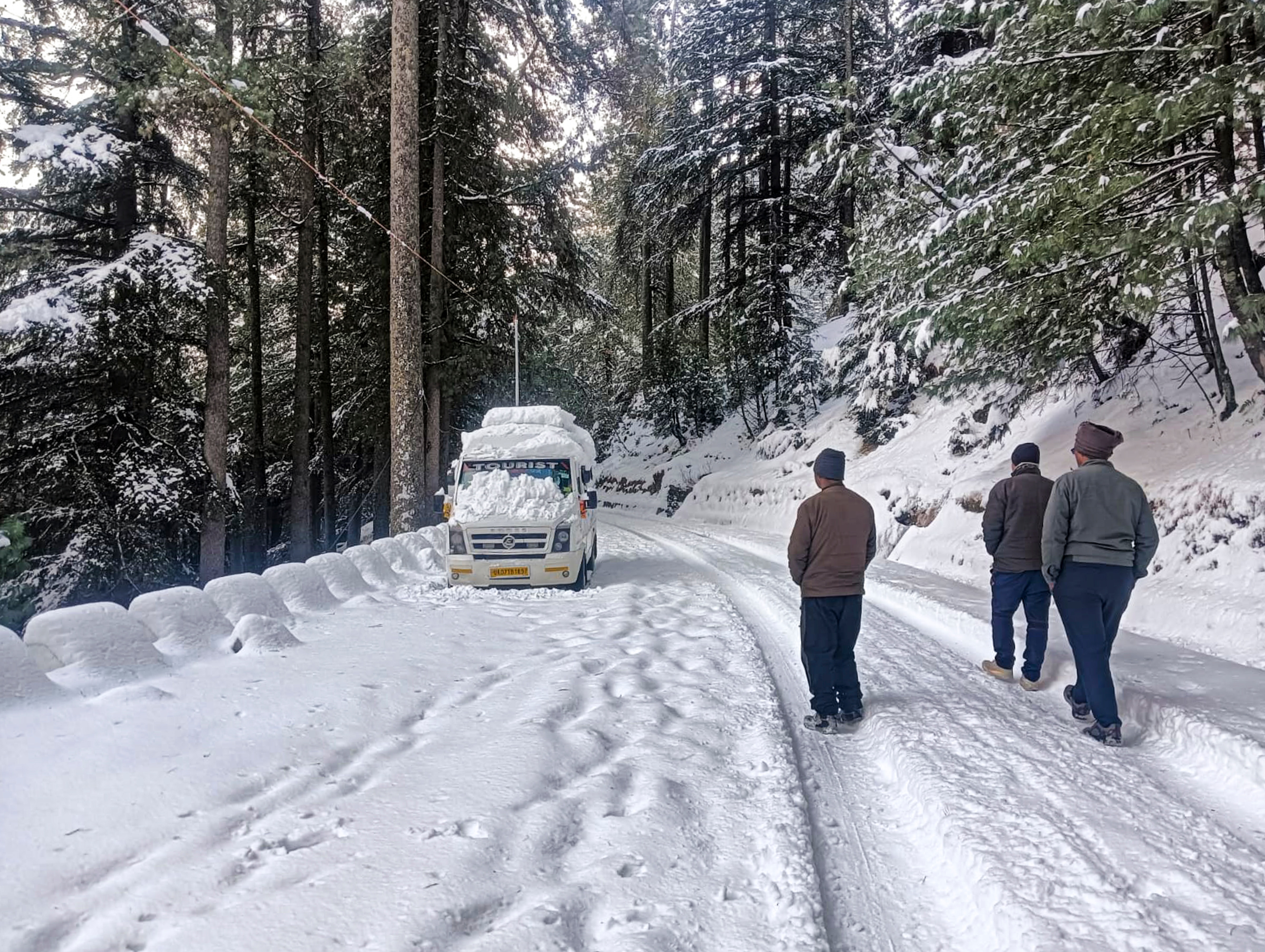 पहाड़ों में बर्फबारी (Photo/PTI)