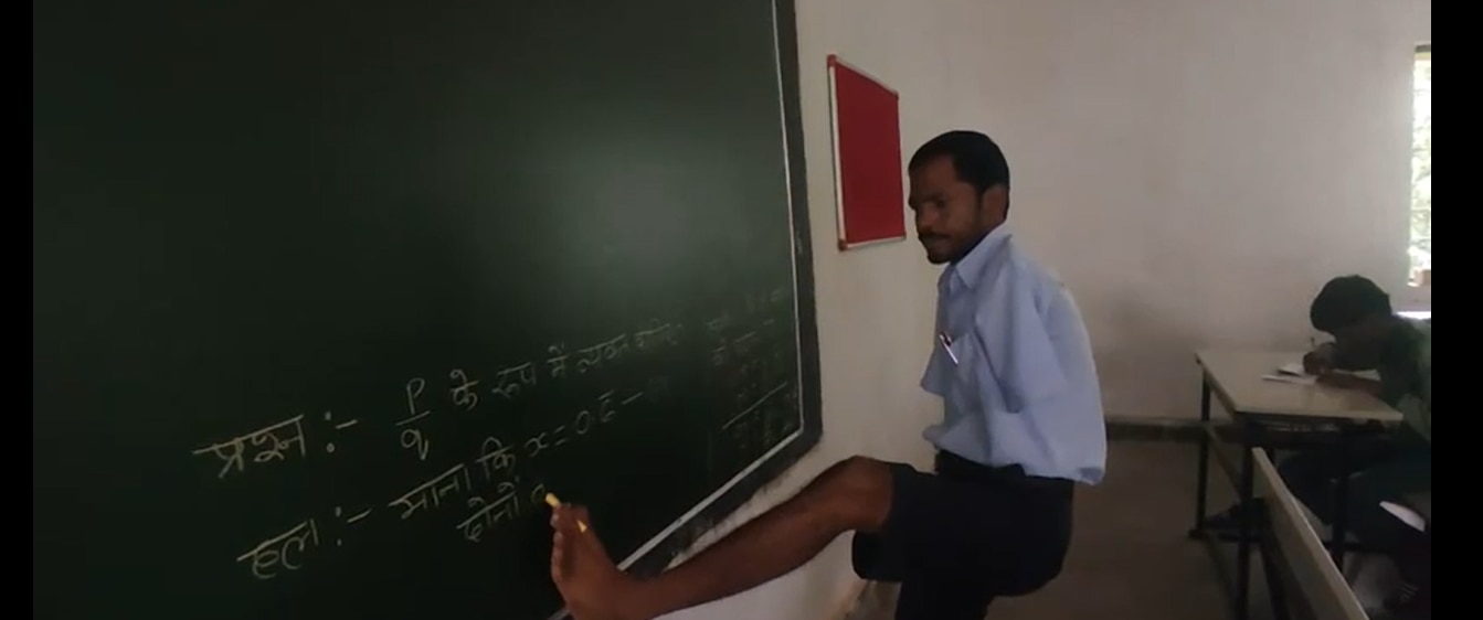 छात्र उनसे बेहद प्रभावित रहते हैं. 