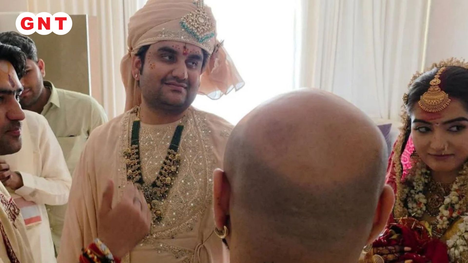  गुरुवार को मेहंदी और हल्दी की रस्मों का आयोजन हुआ