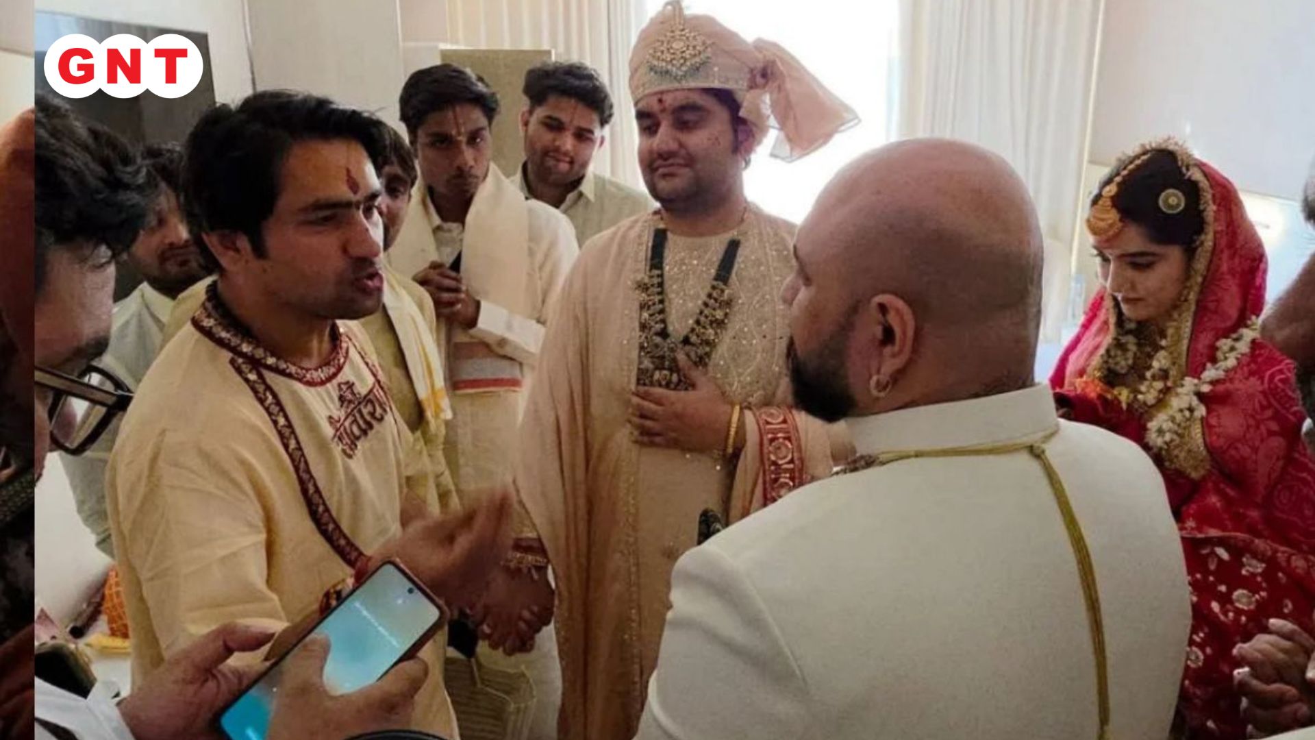 बॉलीवुड सिंगर बी प्राक ने भी अपनी ऊर्जावान प्रस्तुति से महफिल में रंग भर दिया