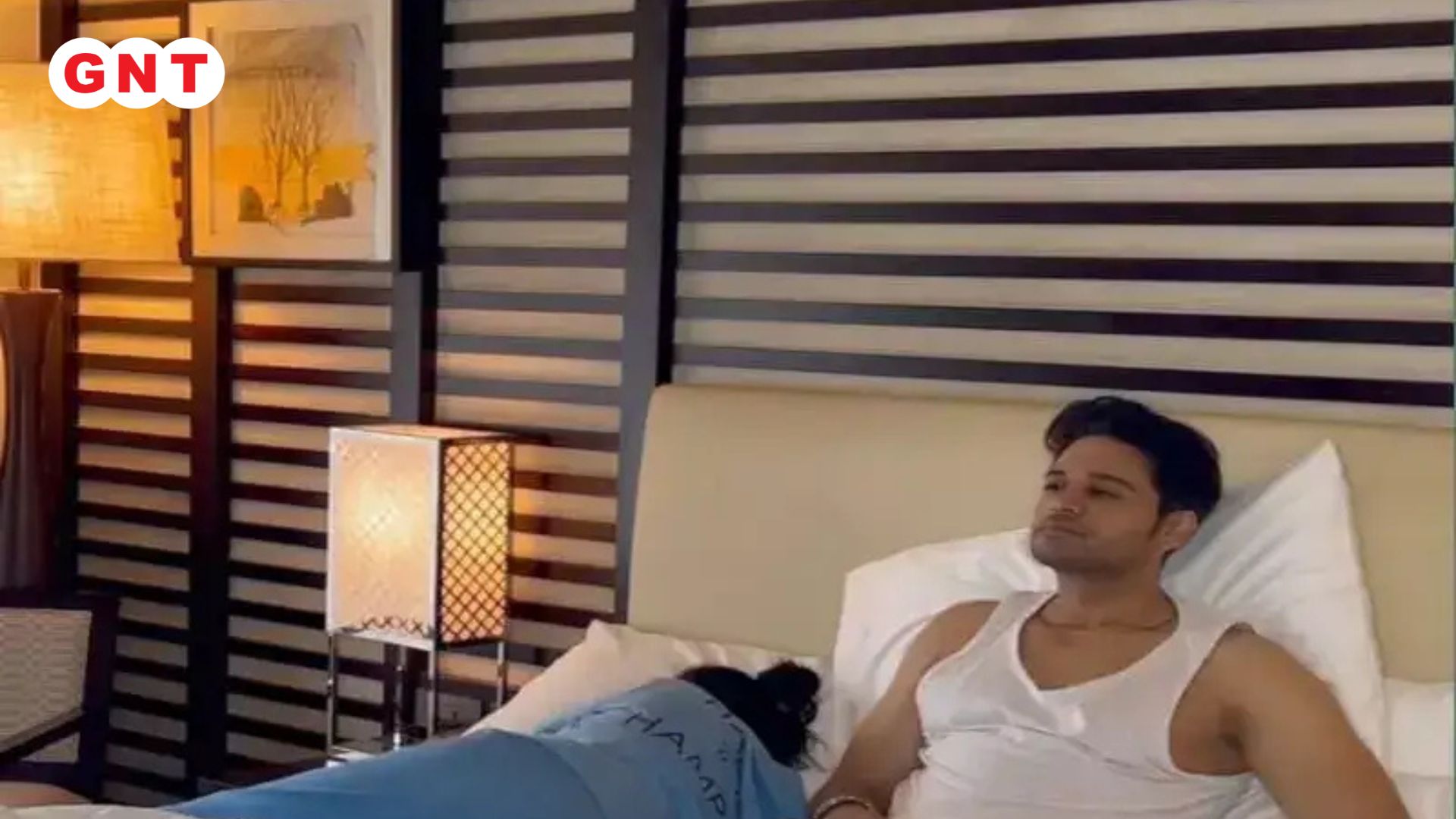 उनका बेडरूम भी शानदार है