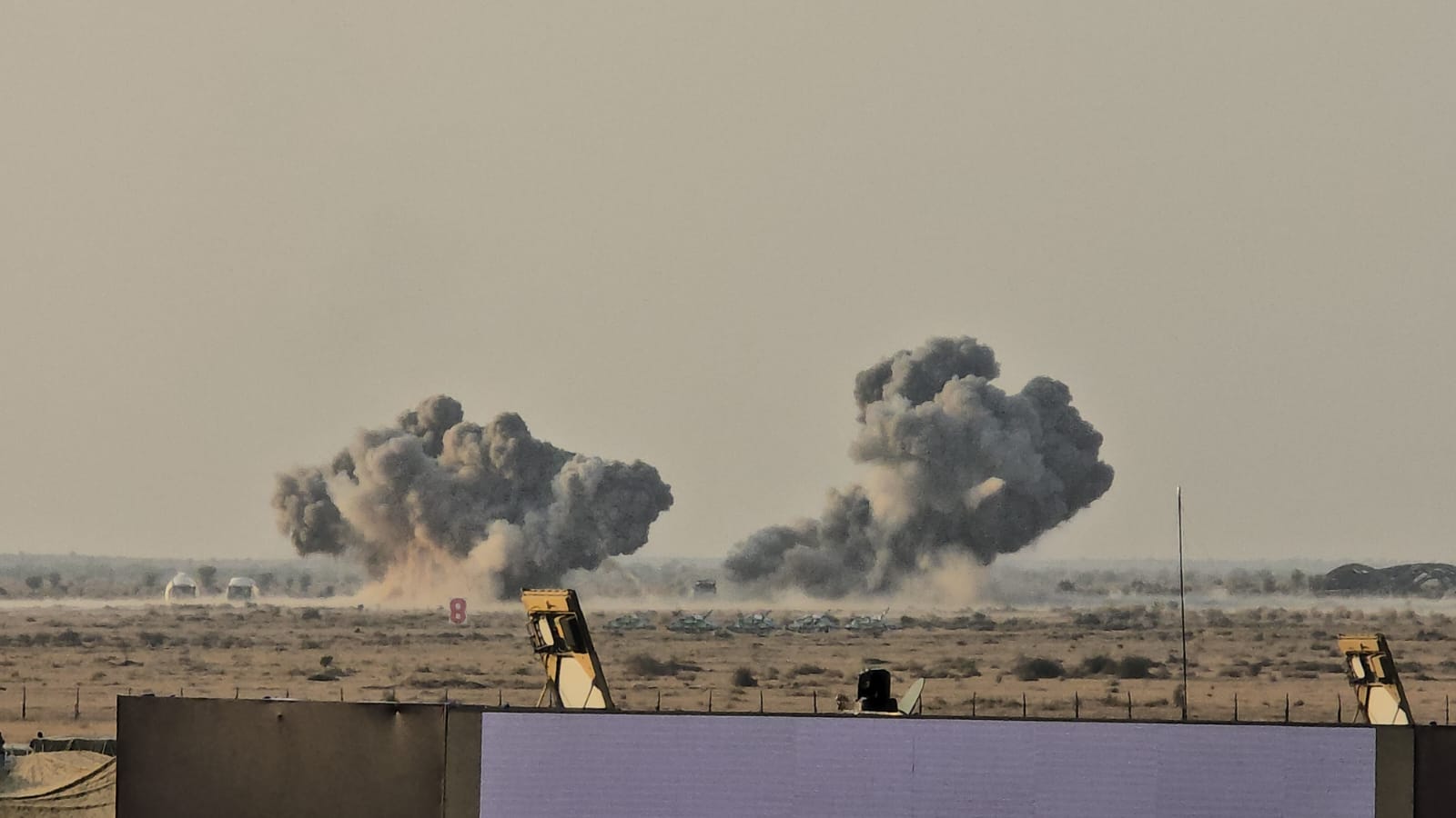 फुल ड्रेस रिहर्सल में वायुसेना के जांबाजों ने अपनी उड़ान क्षमता और घातक मारक शक्ति का शानदार प्रदर्शन किया