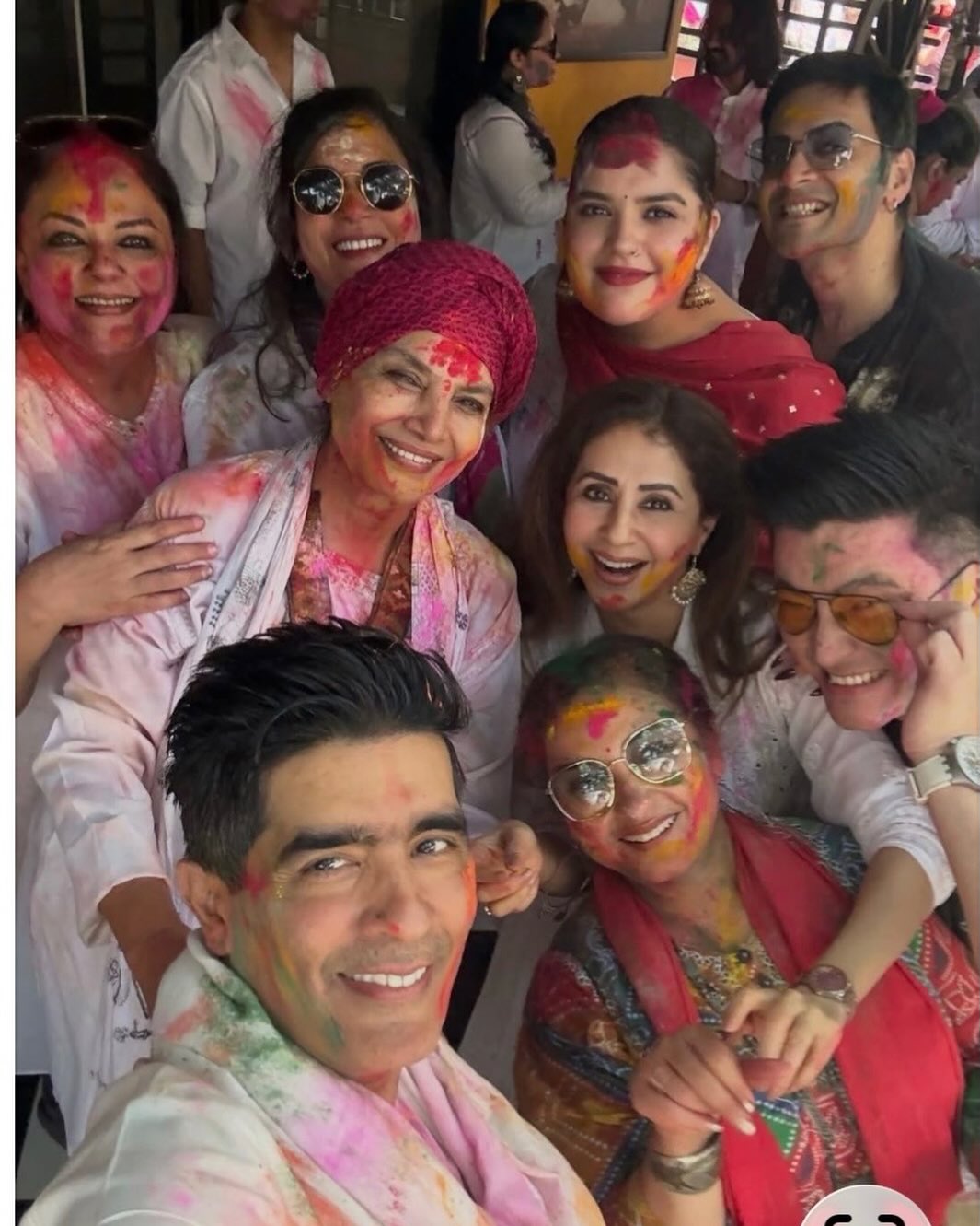 दिग्गज सितारों की होली मिलन पार्टी