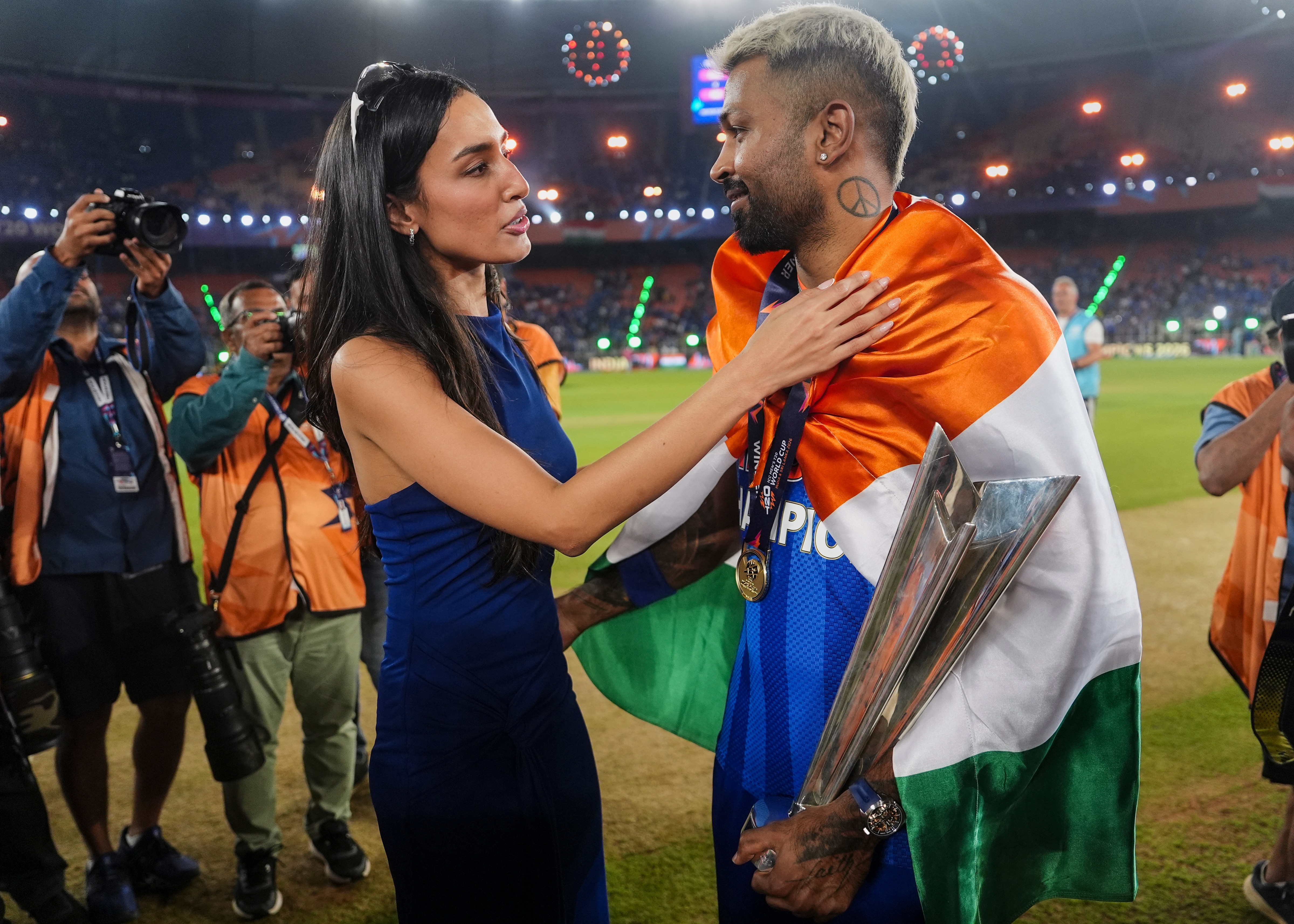 Players celebrate with their families (Photo/PTI)